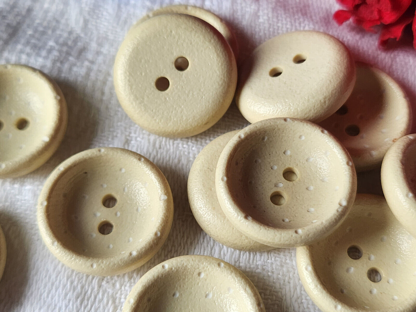 Lot 6 boutons vintage creme texturé trou diamètre 2,1 cm ref 1079