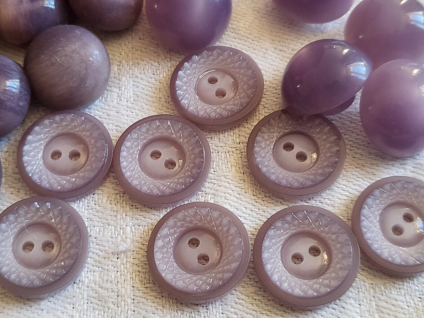 Panaché lot 21 boutons vintage 3 séries violet 1,2 et 1,3 cm ref 1501