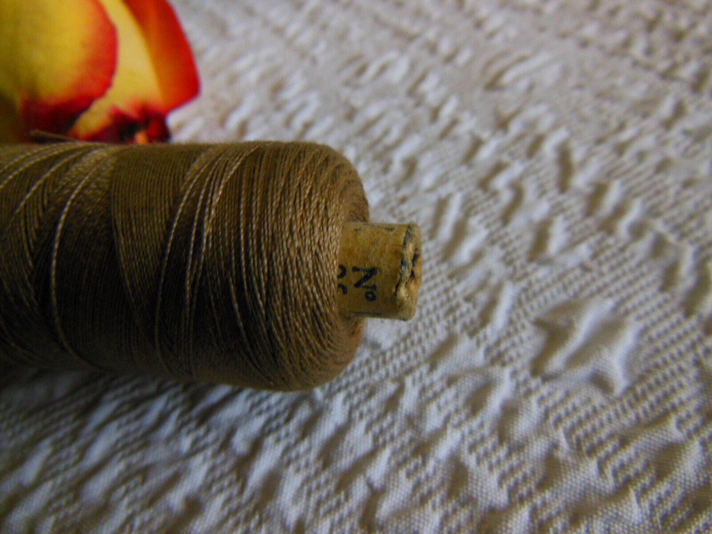 Grosse bobine ancienne marron 14 grammes couture mercerie ancien
