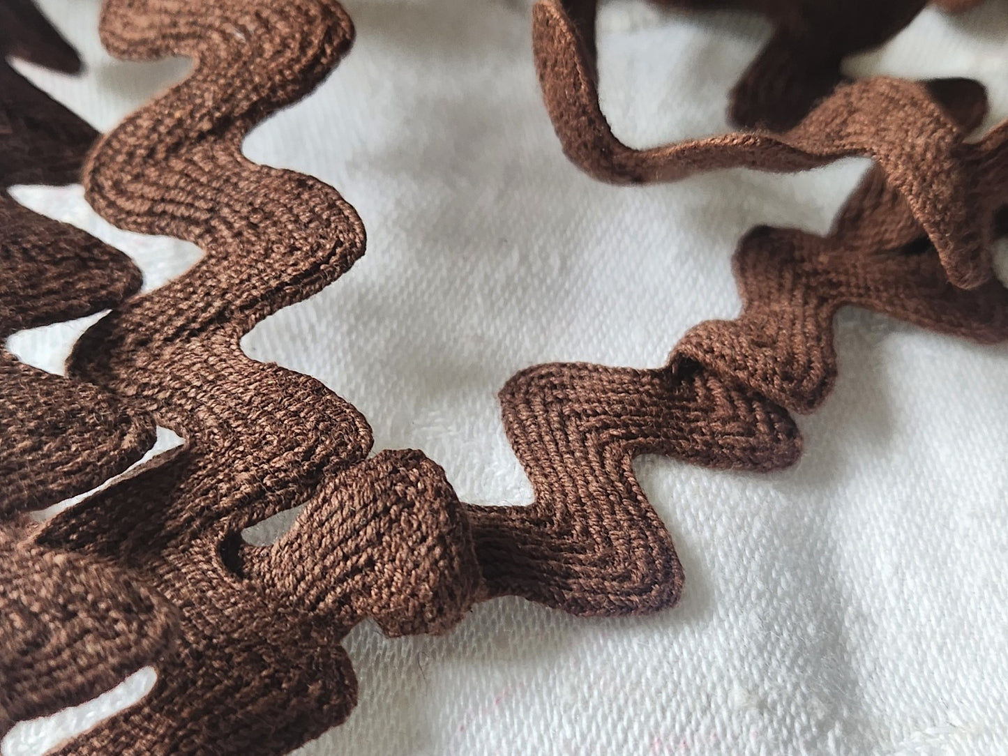 Galon vintage serpentine marron large 5 mètres sur 2,2 cm (au max) A2