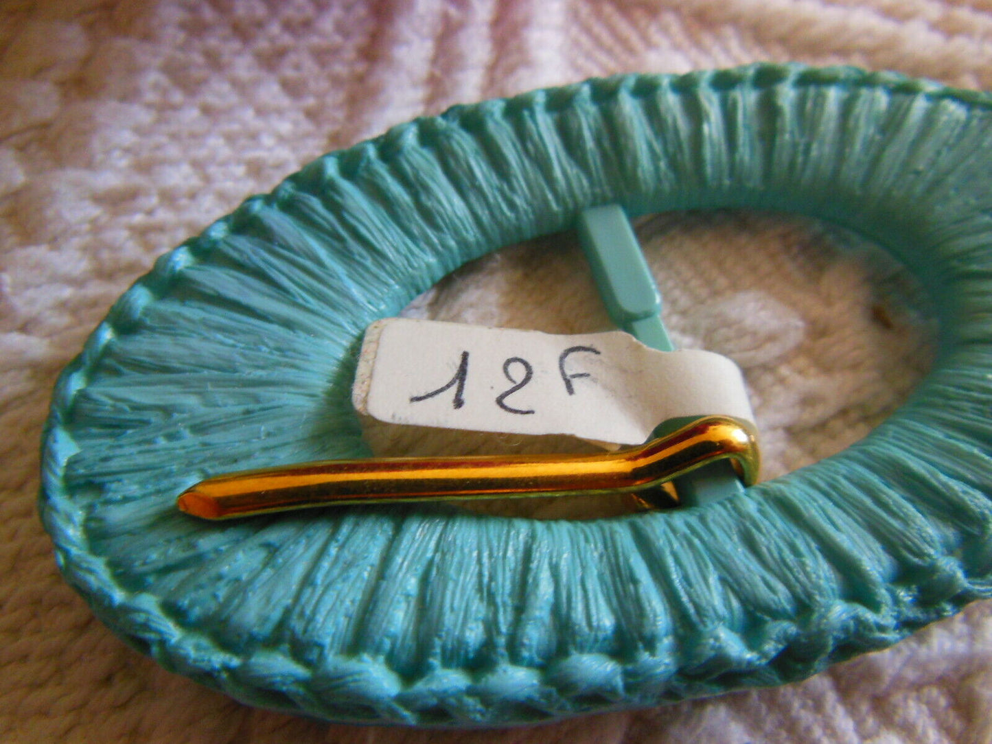 Boucle de ceinture vintage bleu tendre texturé 4,2 sur 7,5 cm ME1