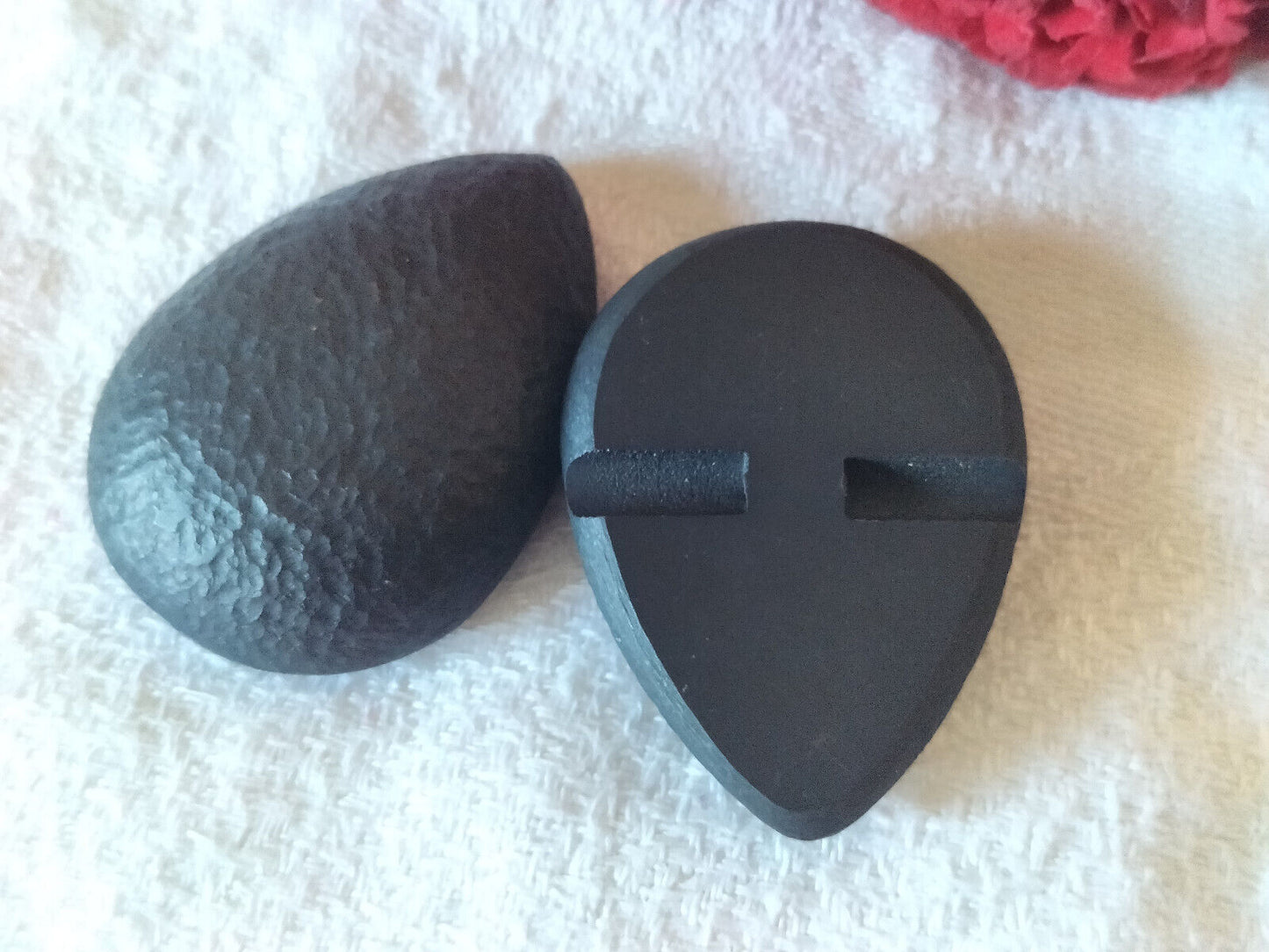 Duo gros boutons vintage gouttes bombé 3,7 cm sur 2,7 cm D8N