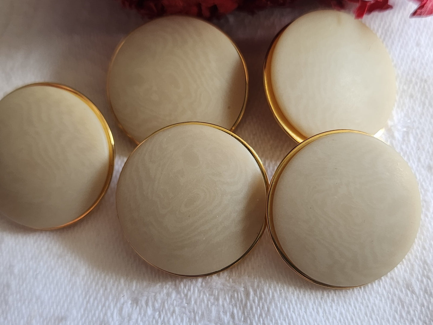 Lot 5 boutons vintage marron trés clair veiné doré 2,1 cm ref 1331