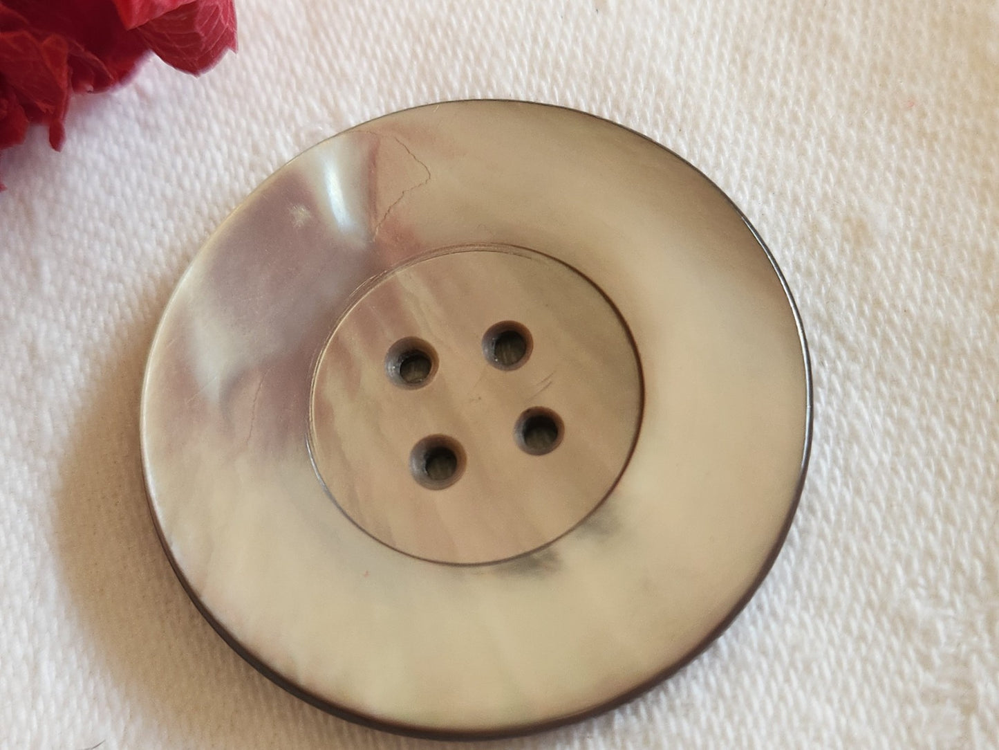 gros bouton ancien en nacre gris / grise diamètre: 3,6 cm D7F