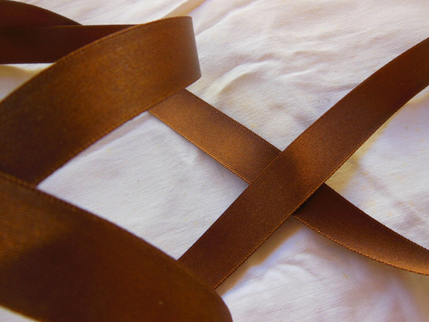 Ruban ancien satin marron 3 métres sur 1,5 cm double face A2