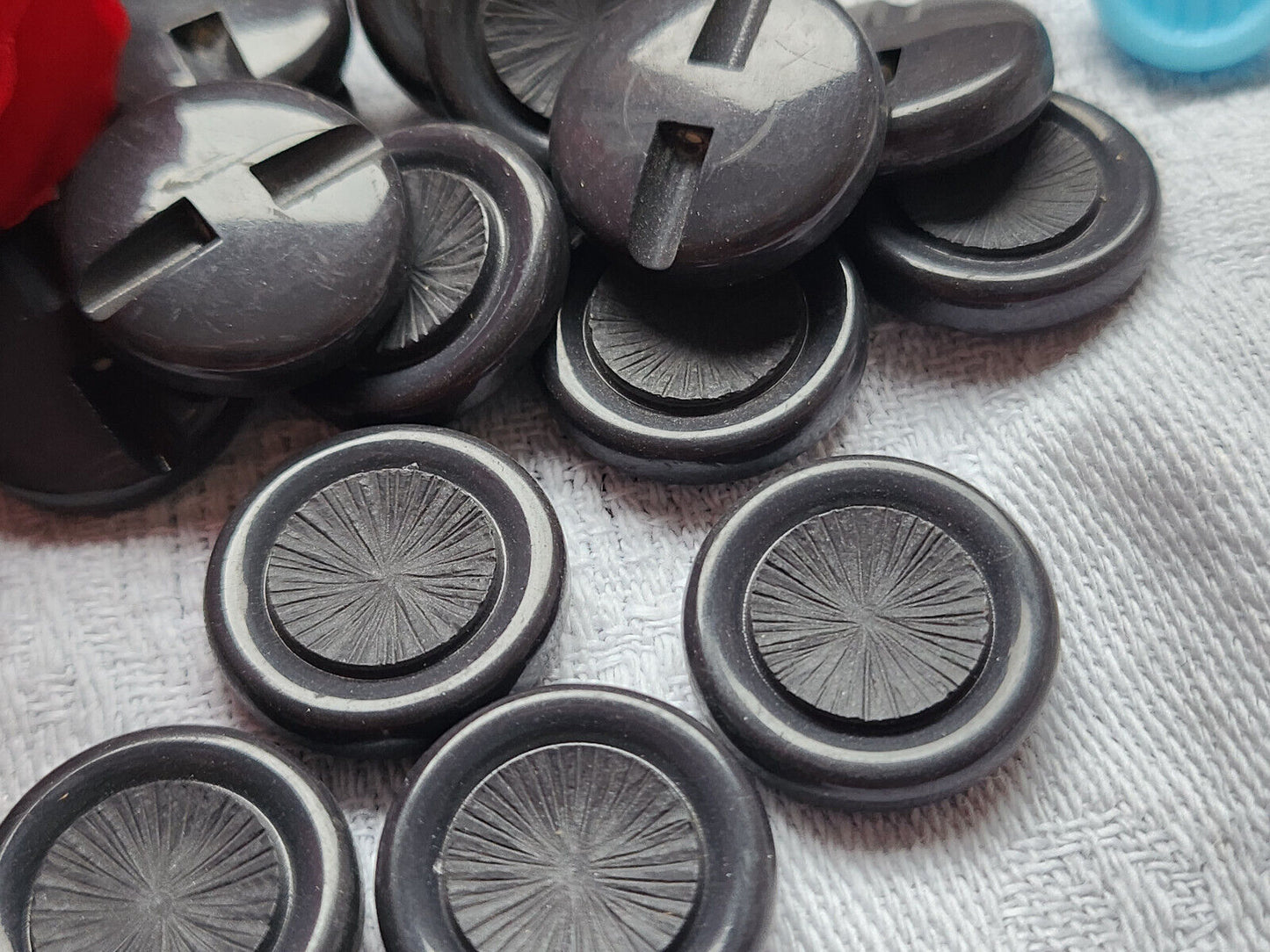 Lot 14 boutons vintage gris mat travaillé pîed 1,8 cm ref 5865