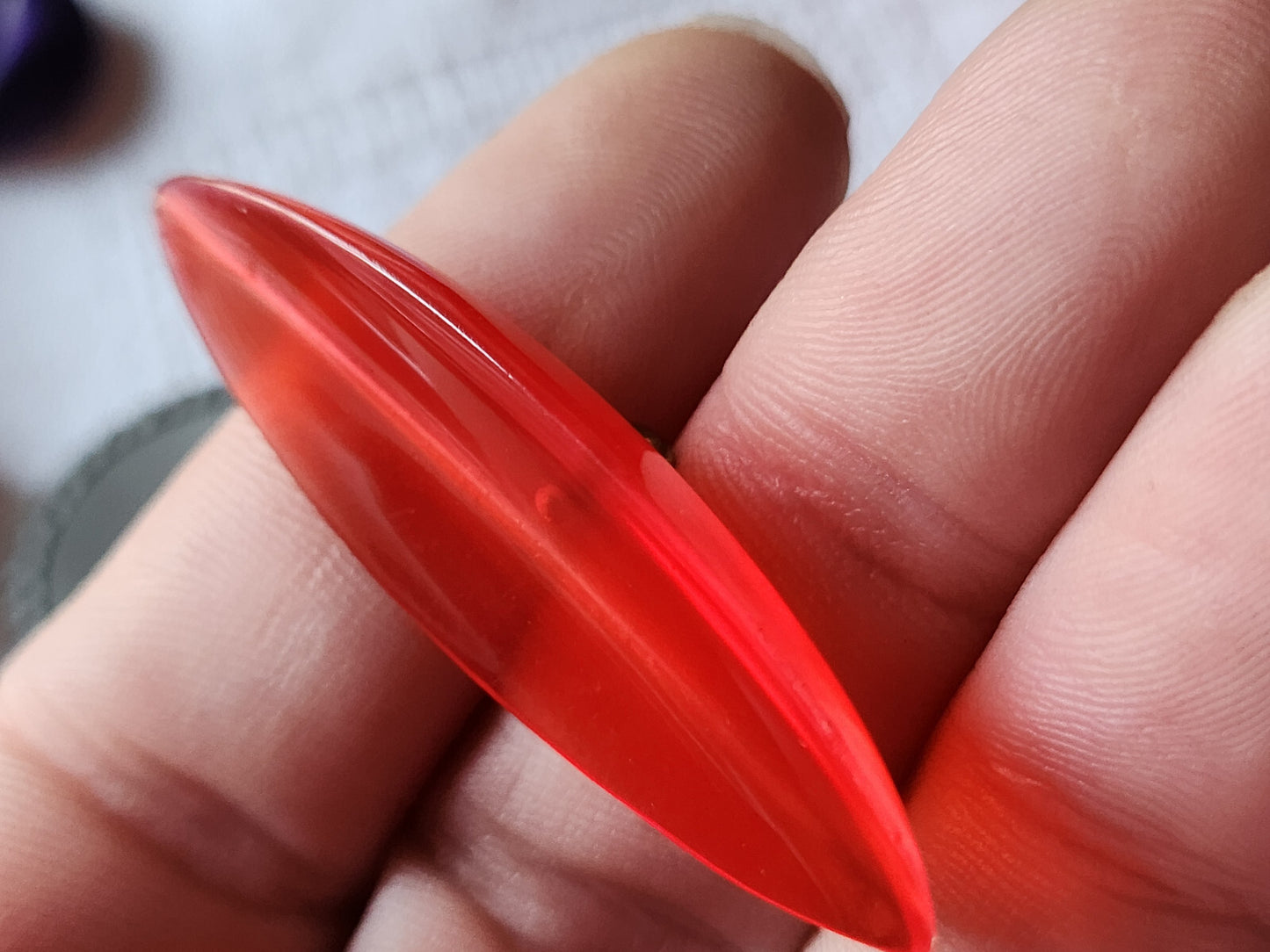 collection trés long bouton ancien rouge vintage 4,8 cm ref 1919
