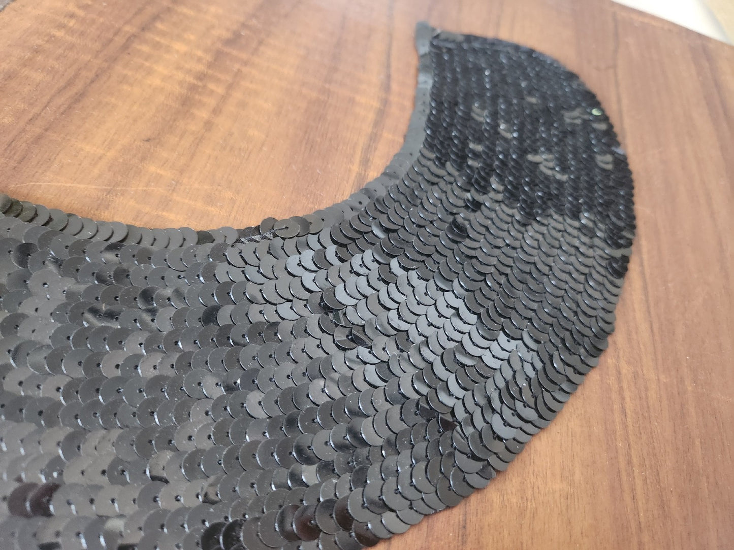 Ancien col en tissu sequin noir B3-4