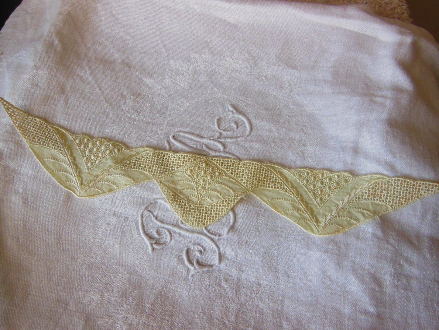 Incrustation application ancienne jaune pale 29,5 cm sur 4,7 cm dentelle T14-70