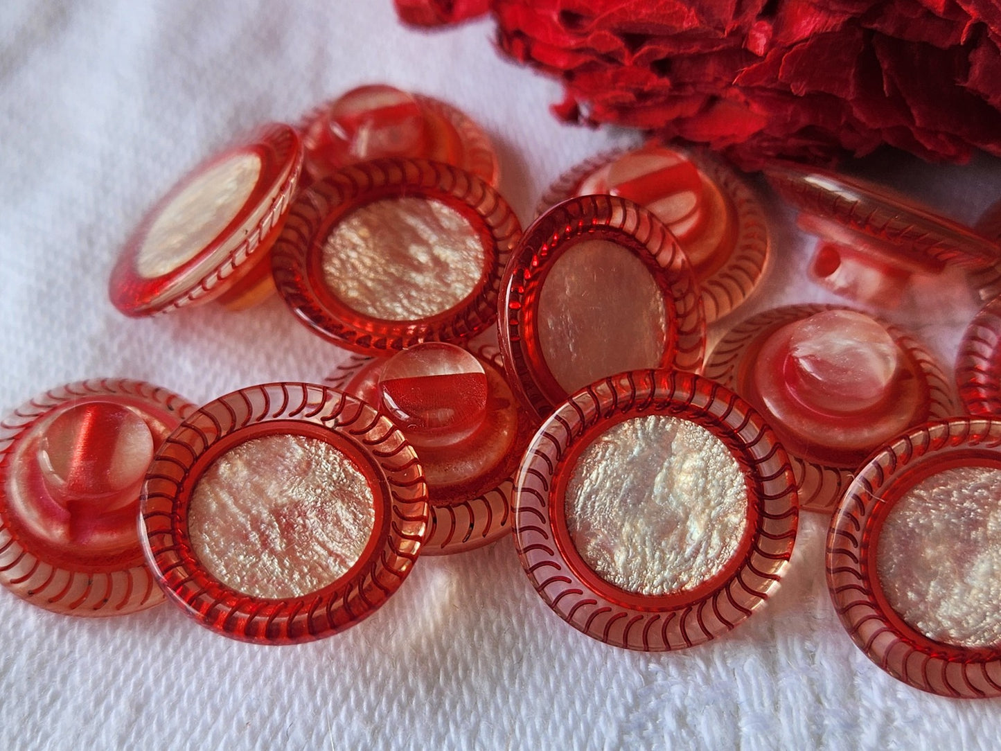 Lot 15 boutons vintage coeur nacré rouge superbe à pied 1,5 cm ref 3329