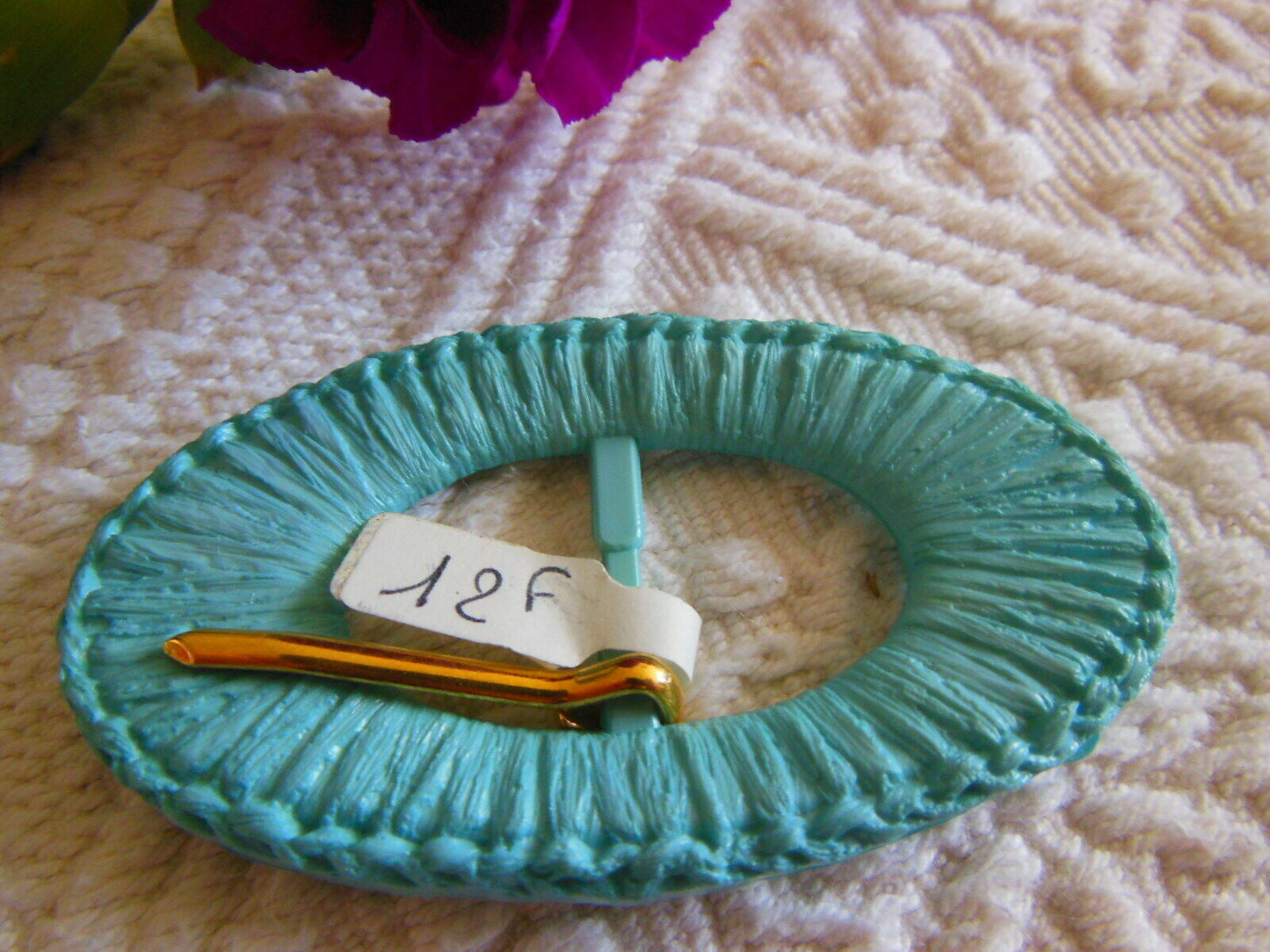 Boucle de ceinture vintage bleu tendre texturé 4,2 sur 7,5 cm ME1