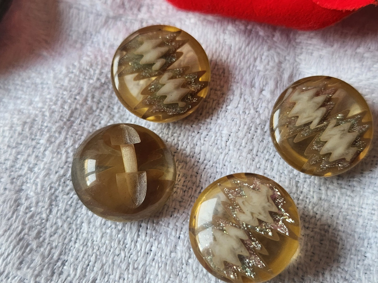 Lot 4 mignons boutons vintage inclusion marron 1,4 cm D16E