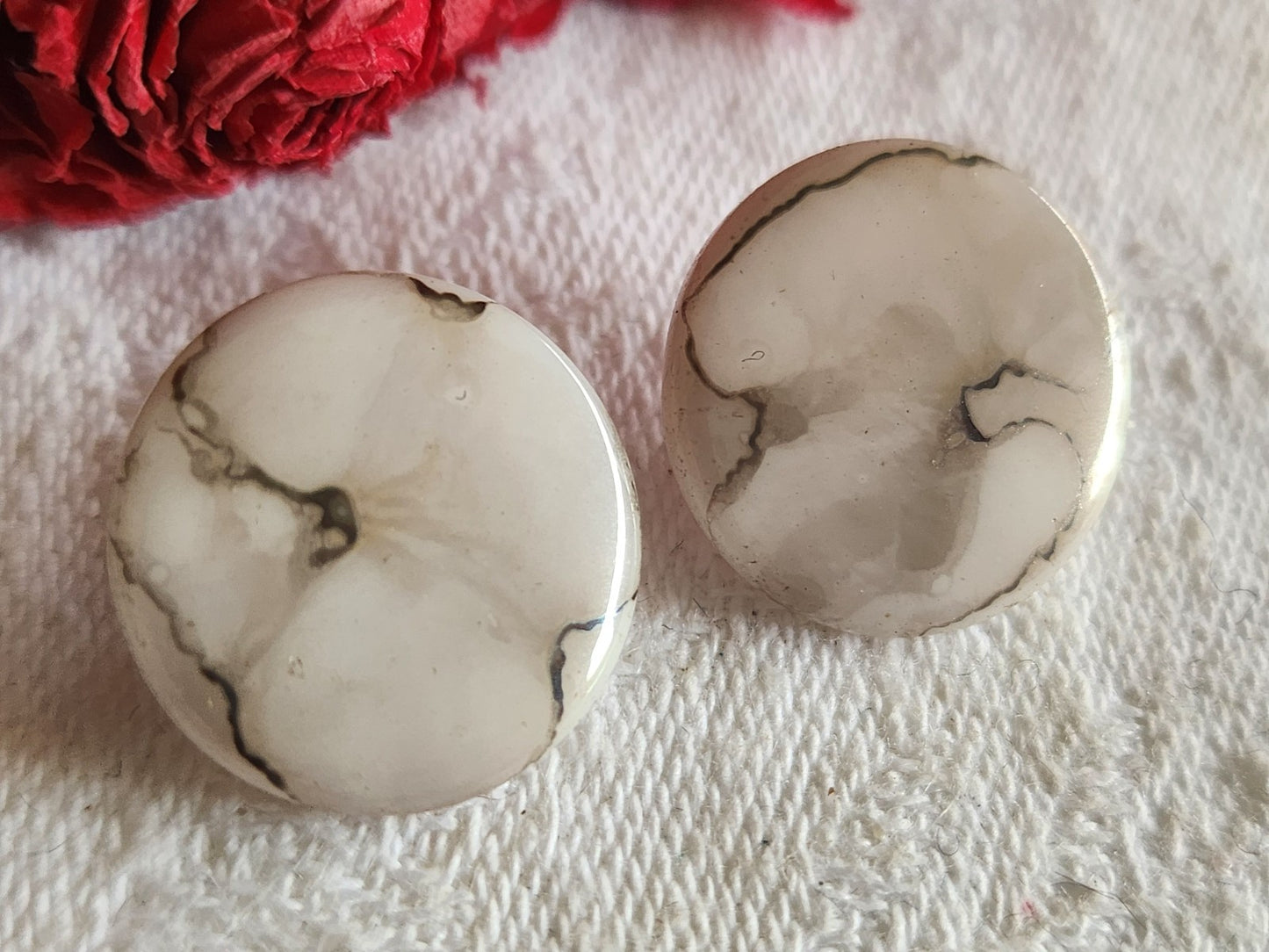 Duo boutons vintage en verre blanc marbré gris 1,7 cm G8D