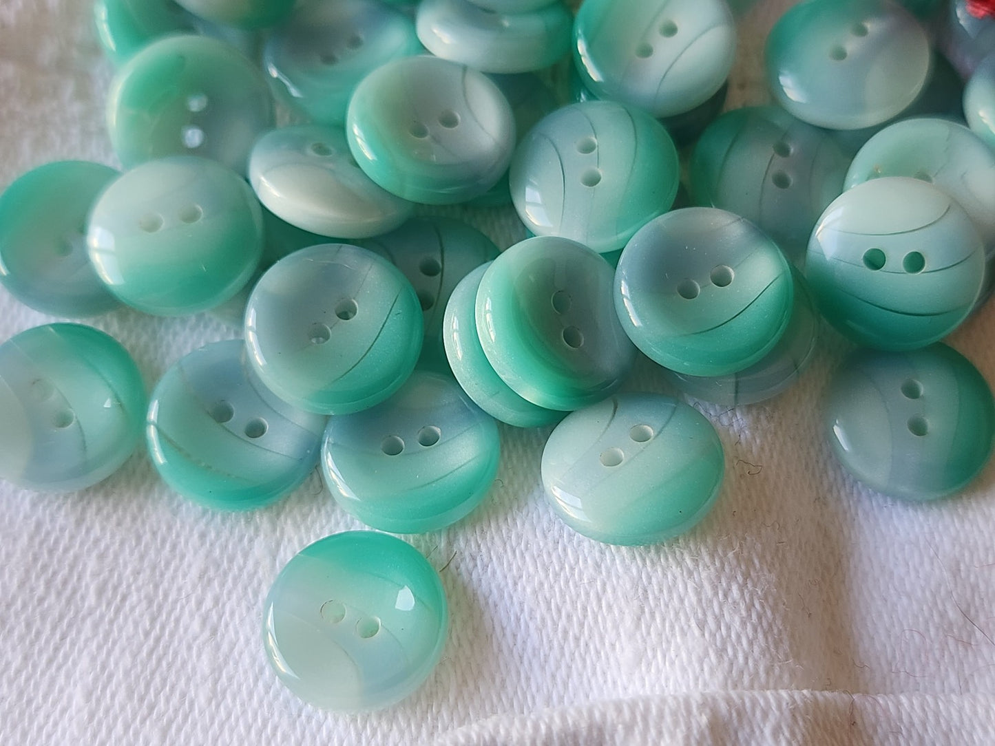 Lot 21 petits boutons vintage camaïeu bleu vert à trous 1,1 cm ref 5354
