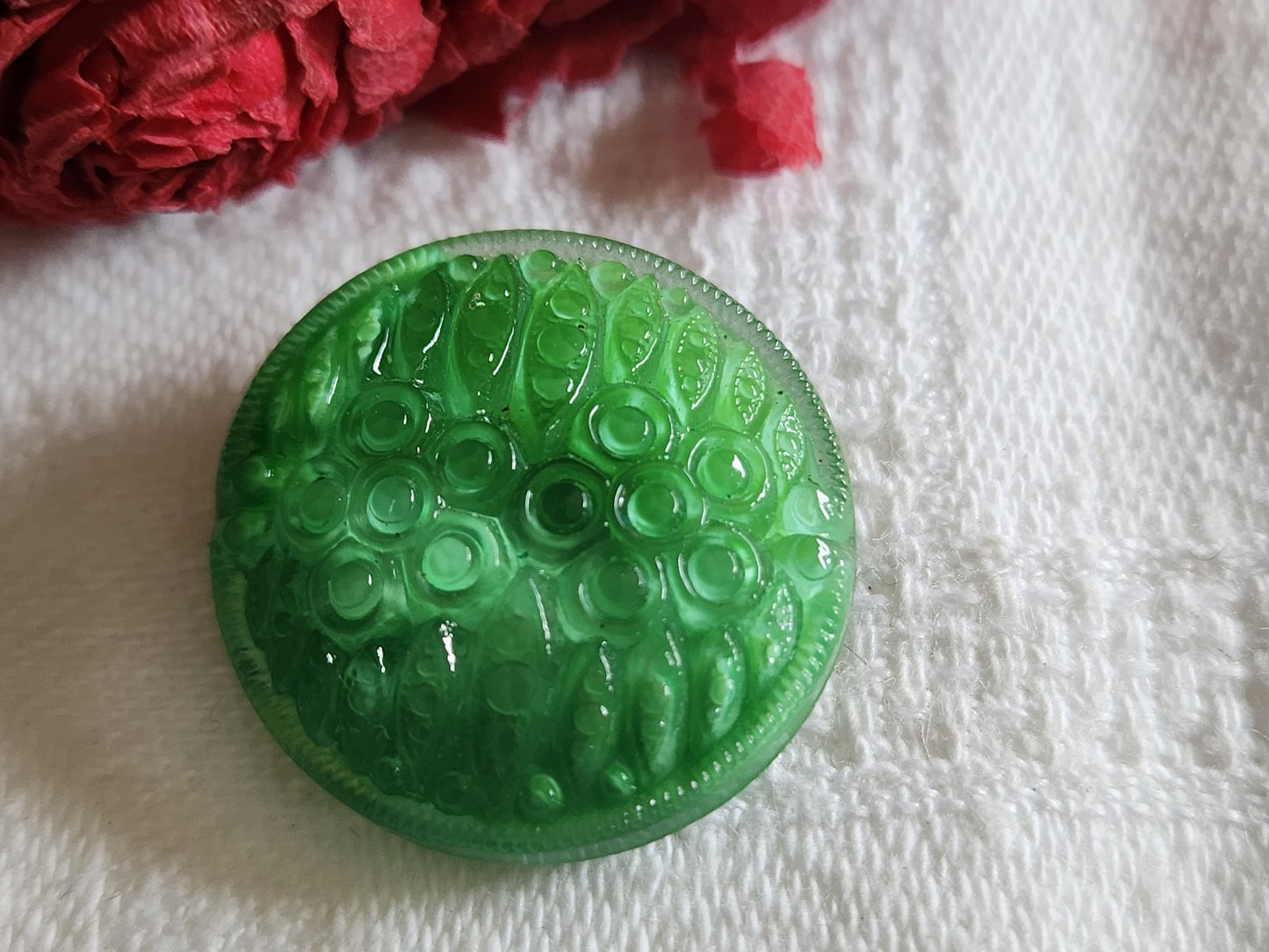 Bouton vintage en verre laiteux vert 2,2 cm G7P