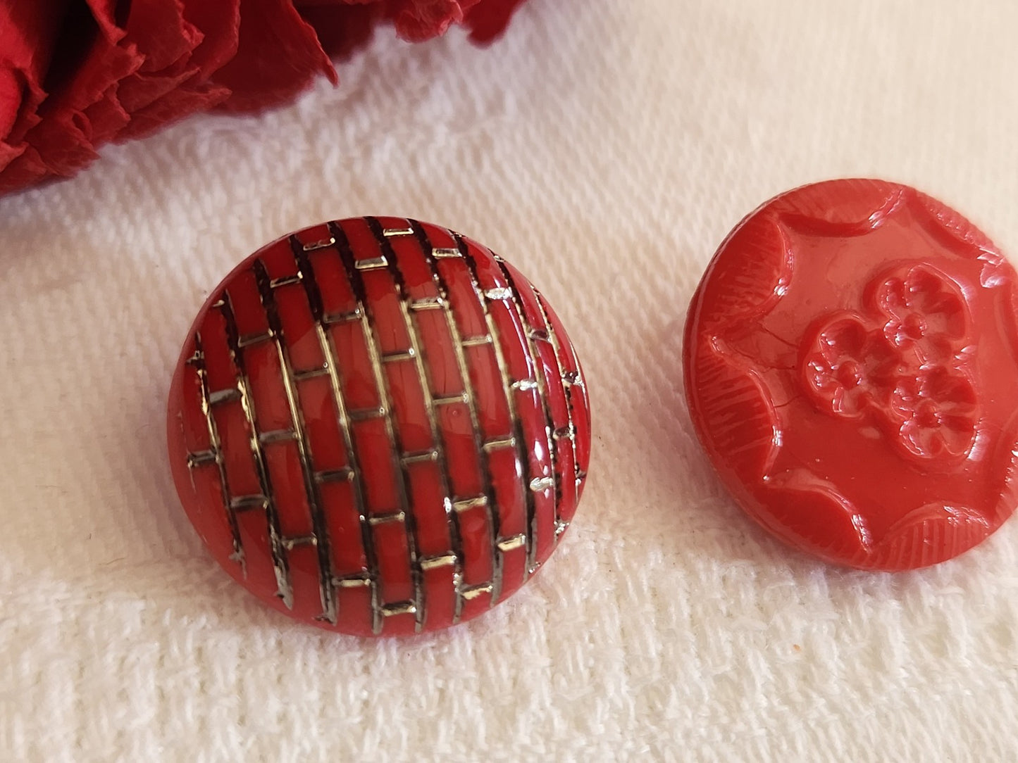 Duo boutons vintage en verre motif rouge 1,8 cm D15E