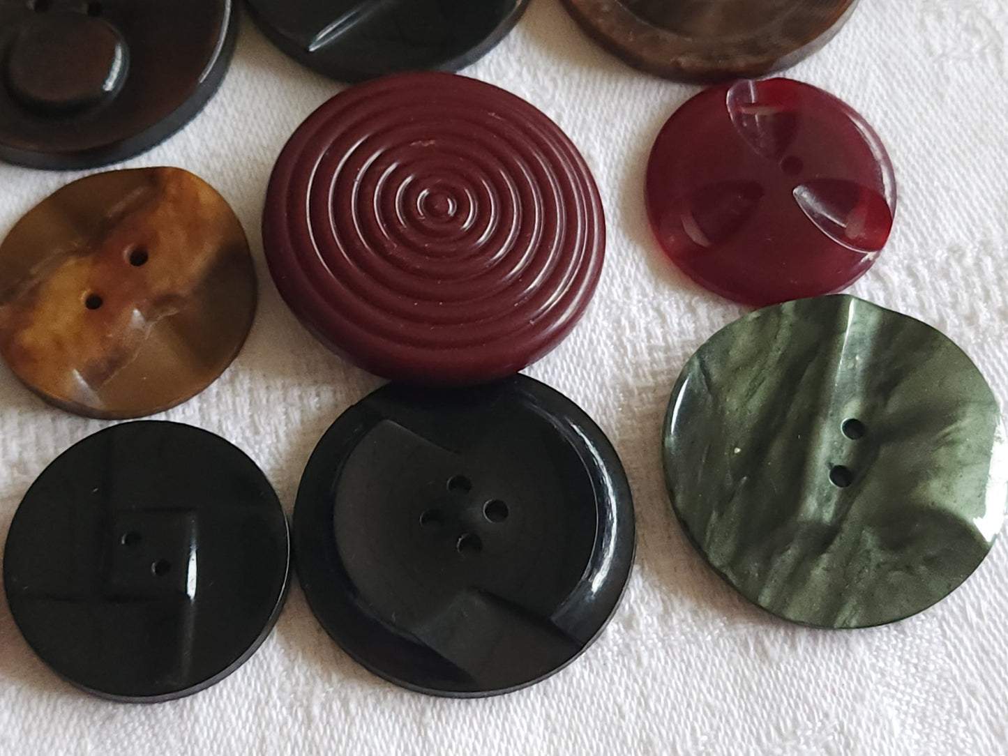 Lot 20 boutons anciens art deco bakelite plastique galalithe 2,6 à 3,8 cm T4