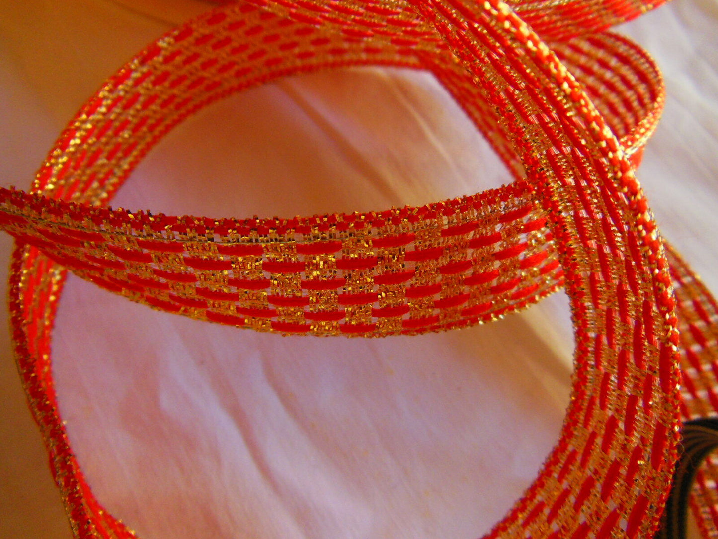 Ruban ancien rouge et or, fil métallique haut et bas 2 mètres sur 2,5 cm A2