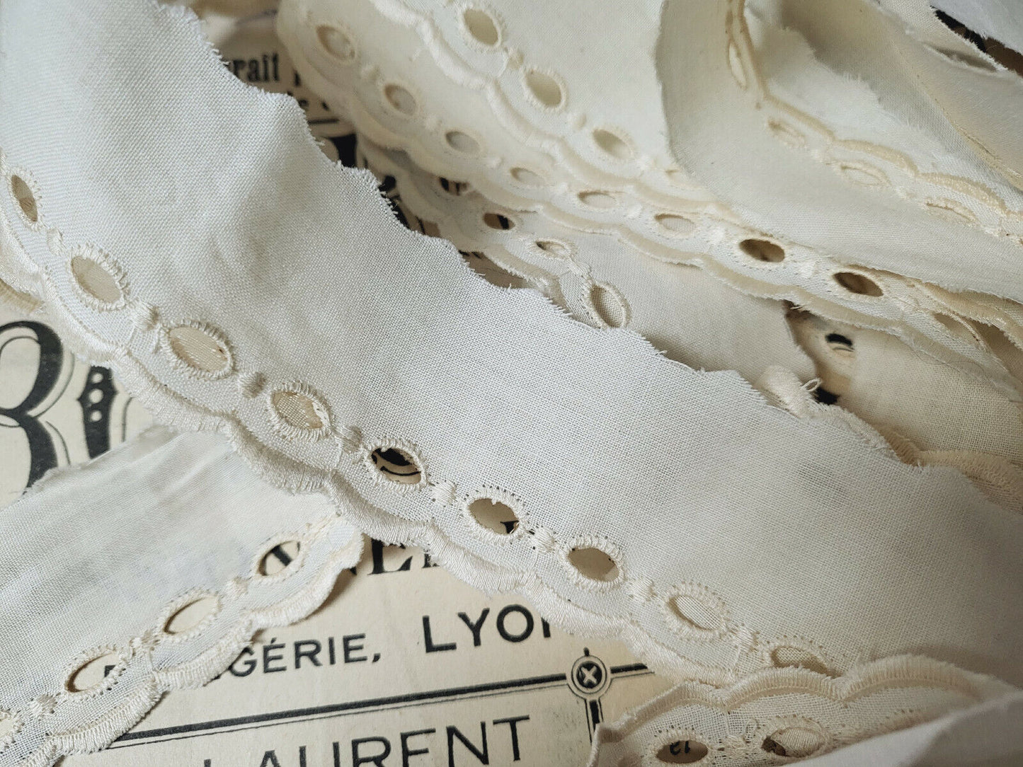 dentelle vintage beige/ blanc cassé bas festion idéal jupon 9 mètres 30 T4-7