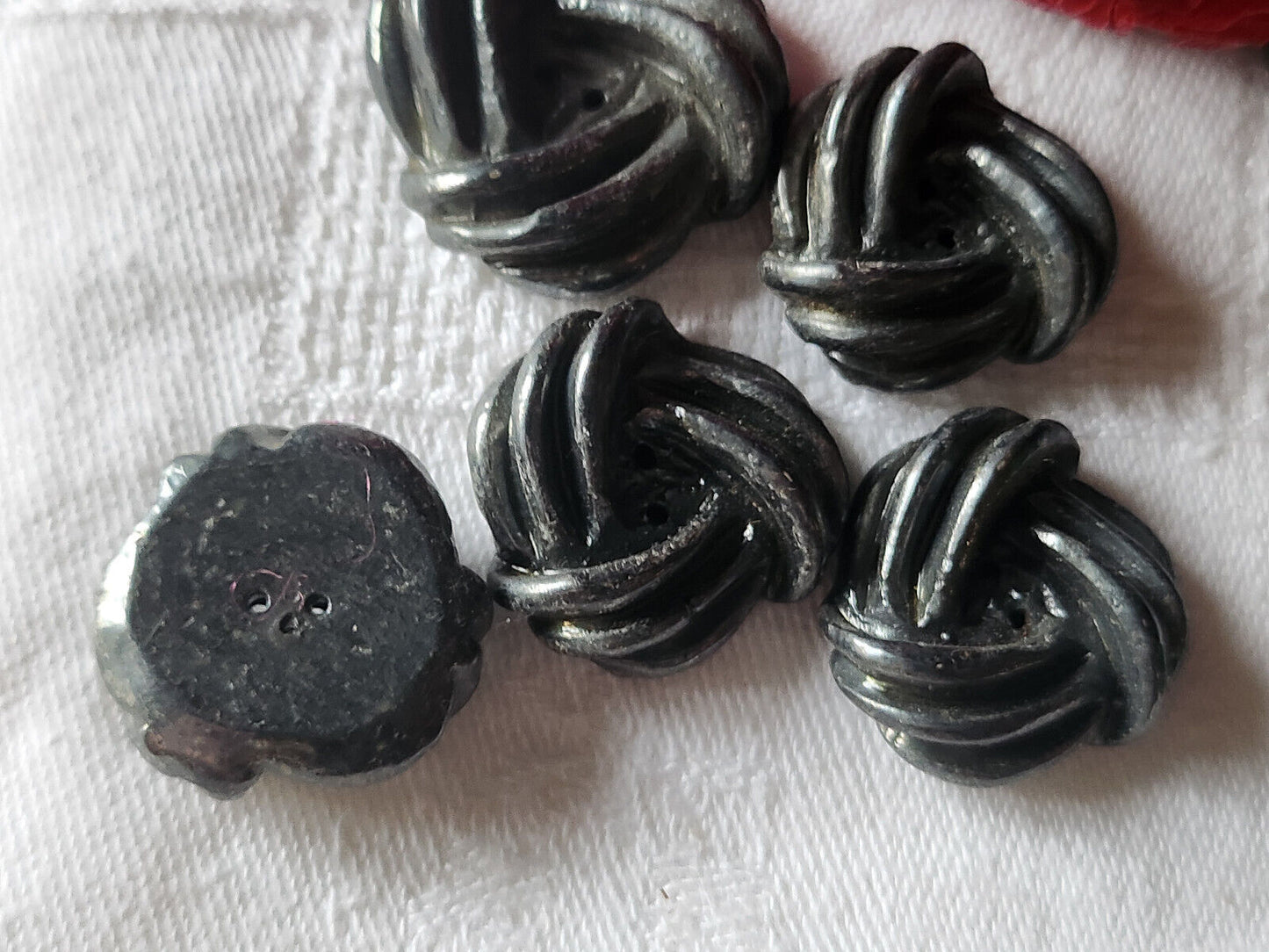 Lot 5 boutons vintage en resine gris 2,2 cm (4) et 2,7 cm (1) ref 2618