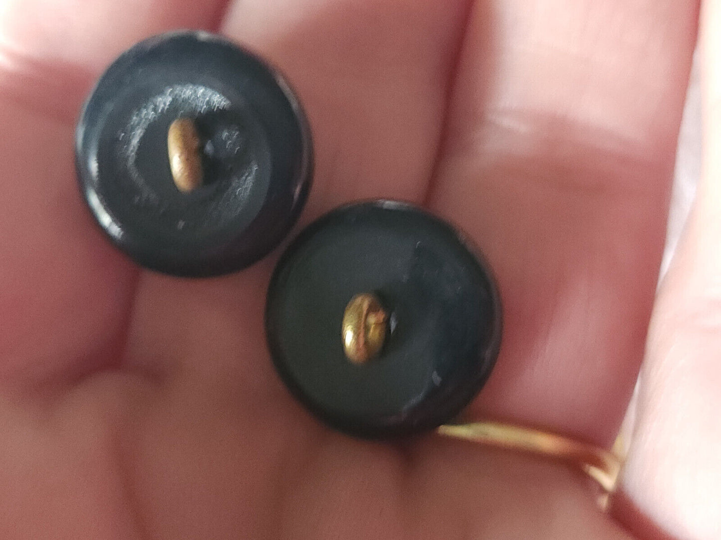 Duo boutons vintage coeur en nacre ornement noir relief createur 1,7 cm G13B