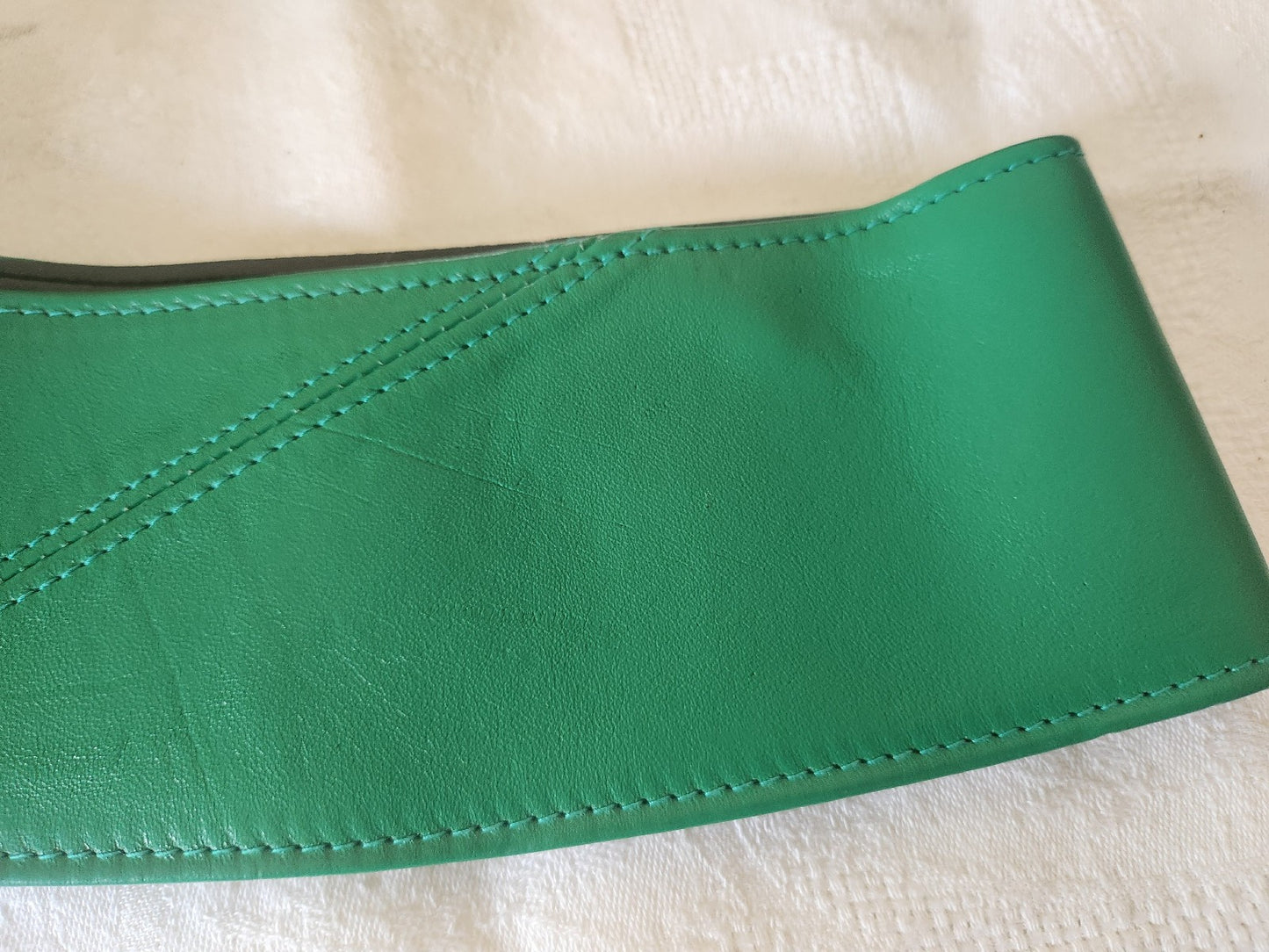 Ceinture ancienne vintage large verte jolie 72 cm à 76 cm A4