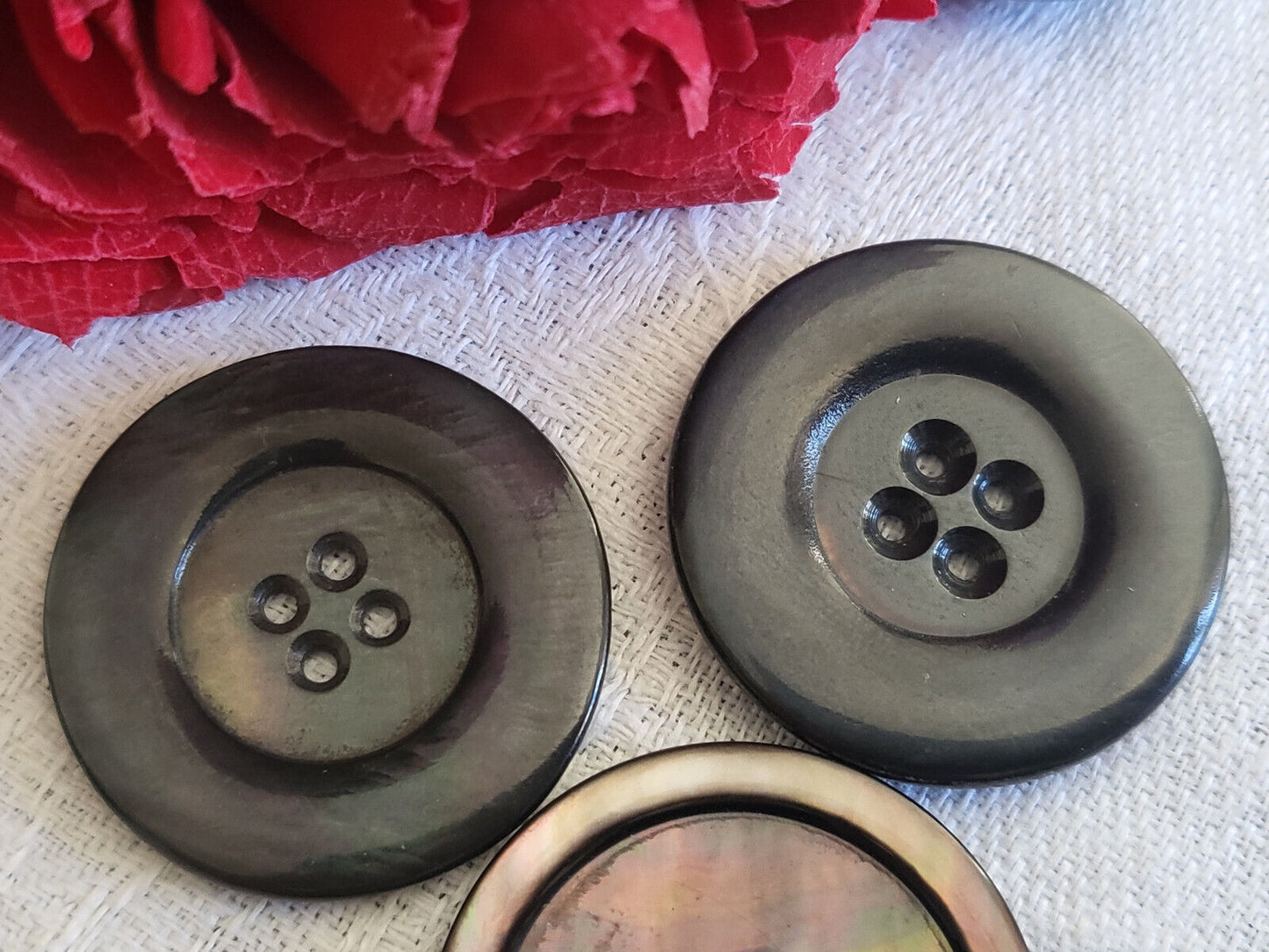 Trio gros boutons anciens en nacre 4 trous 2,5 / 2,6 cm G15J