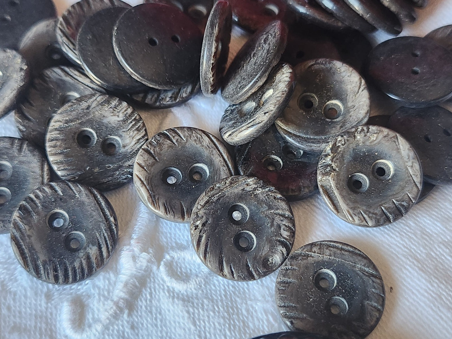 Lot 14 boutons vintage bord imitation bois marron 1,7 cm ref 5535
