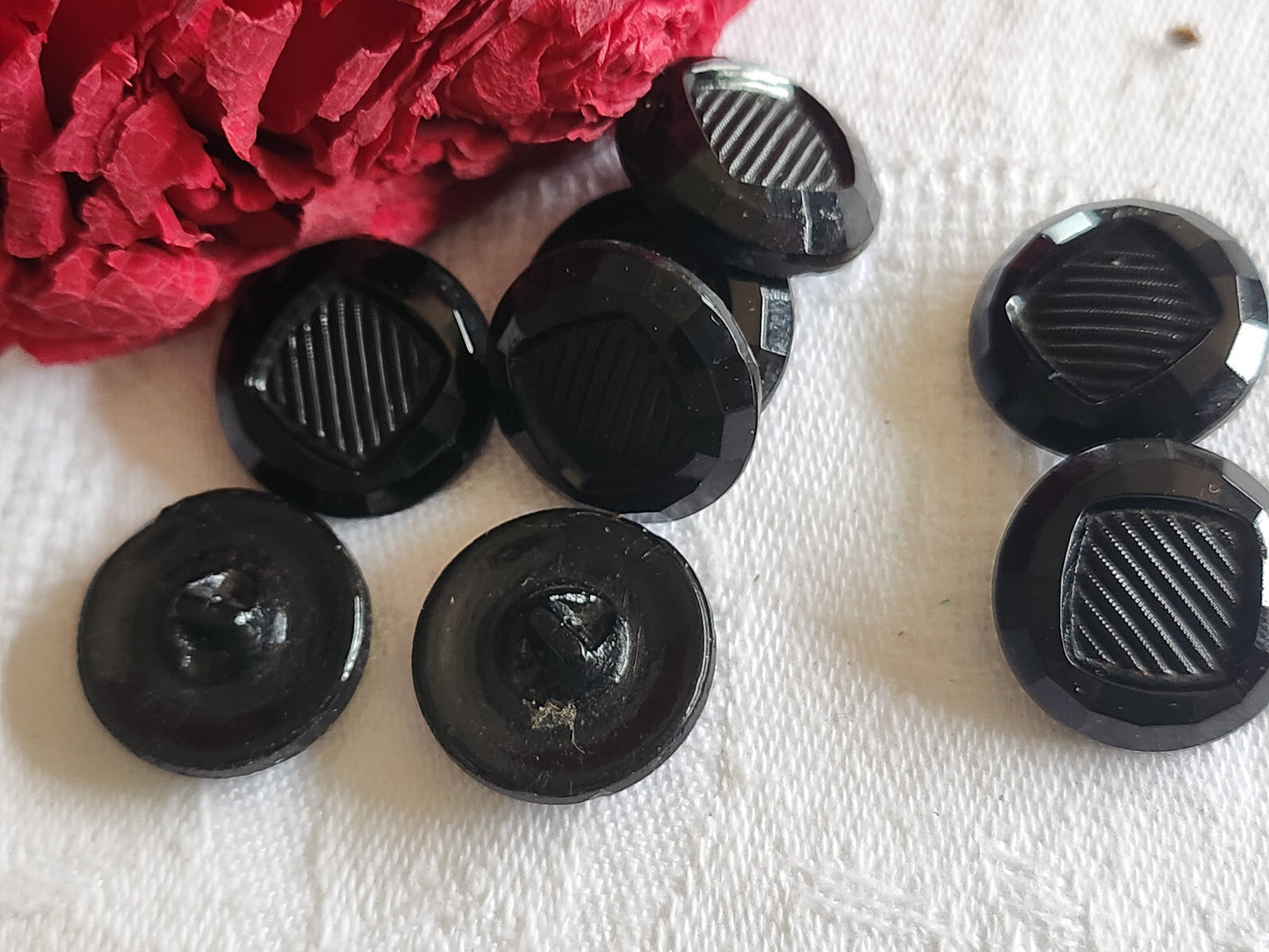 Lot 6 boutons anciens en verre noir 1,8 cm pied ref 5094