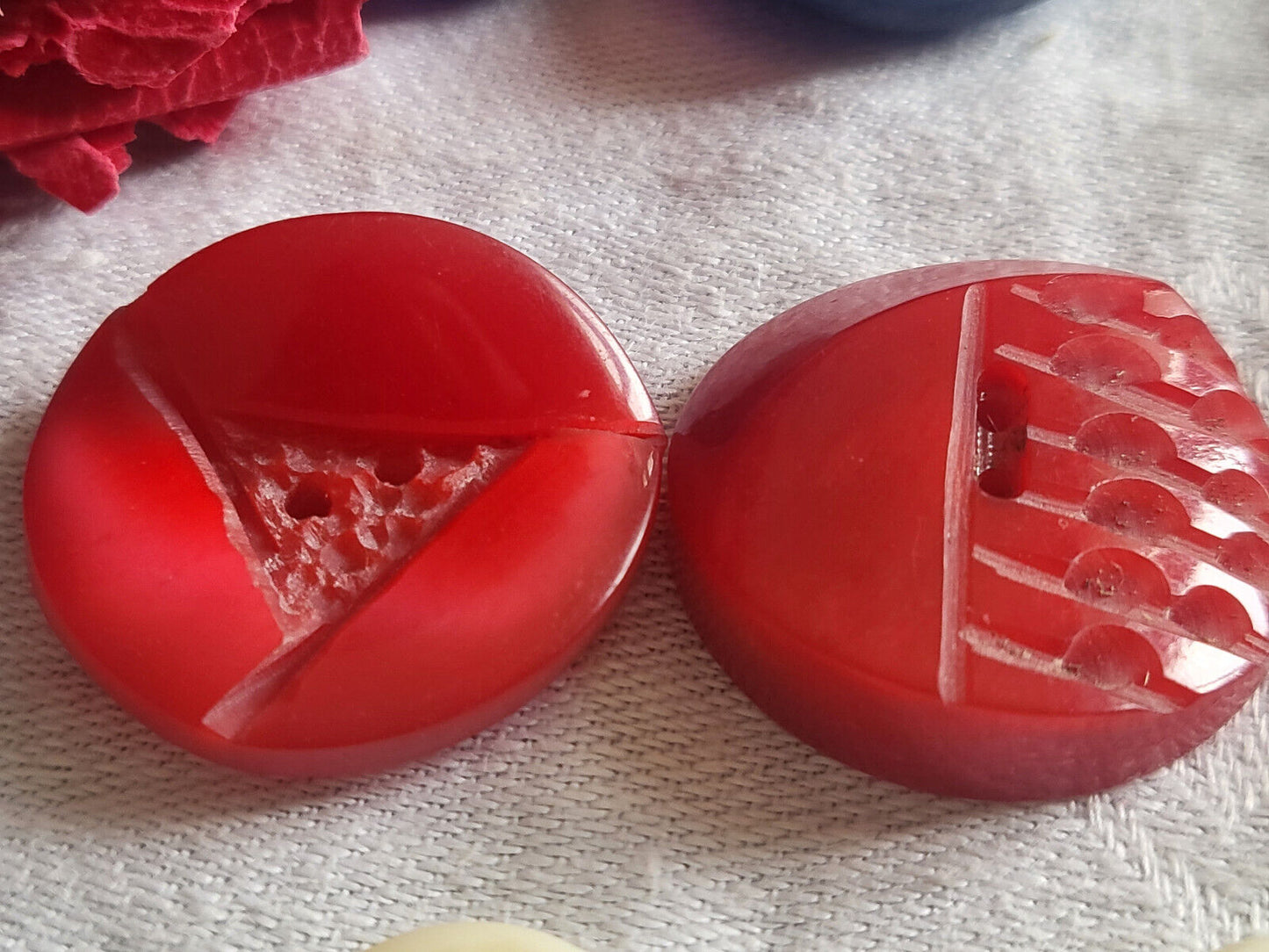 Collection duo boutons anciens échantillons originaux rouge 2,4 et 2,5 cm D11C