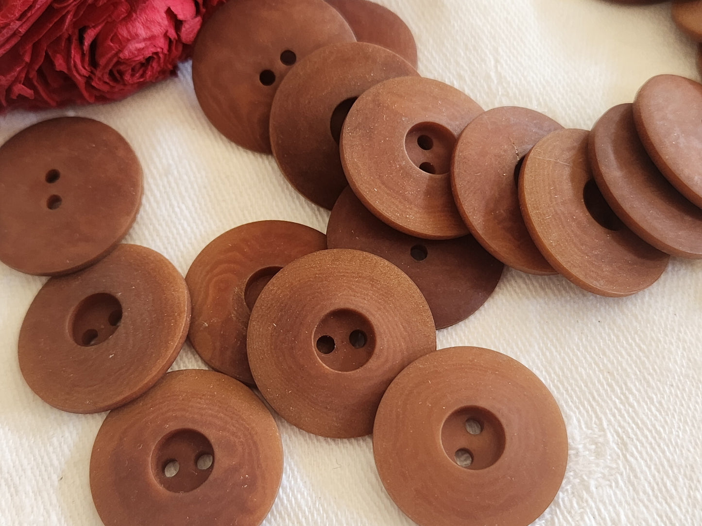 Lot 12 boutons en corozo marron mat couture mercerie 2,2 cm ref 829