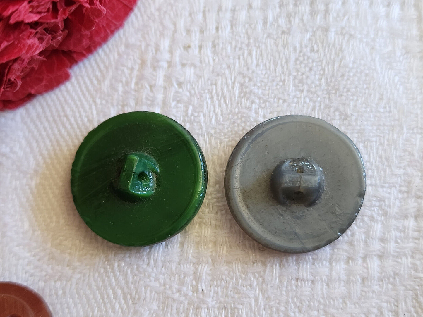 Duo boutons anciens en verre gris vert année 50/60 argenté 1,7 cm D15F