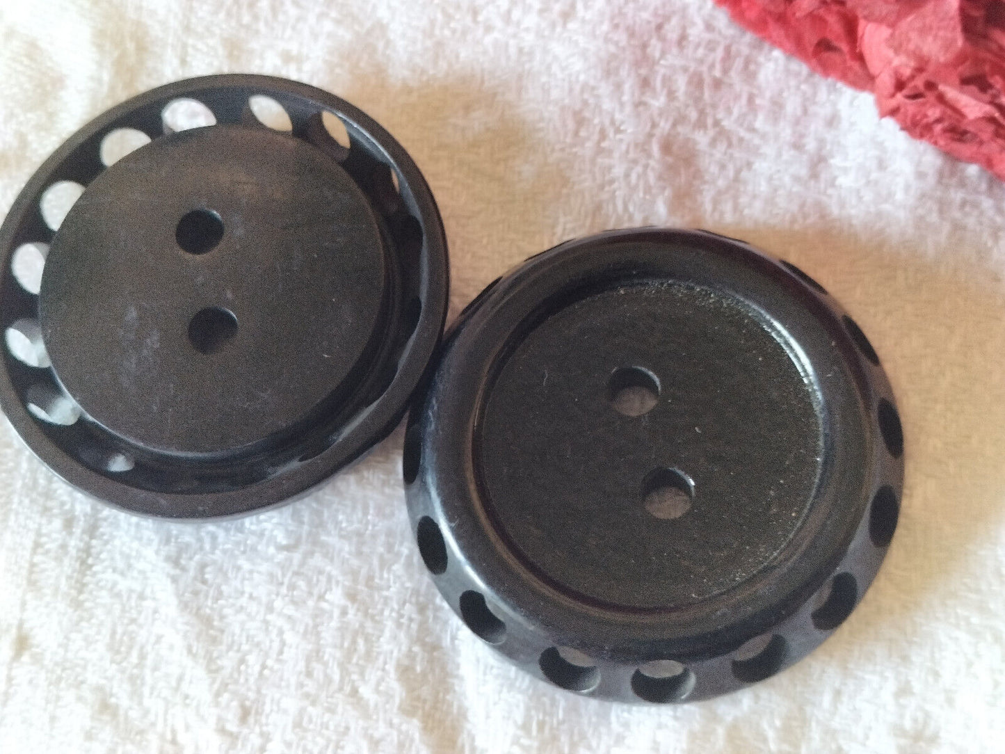 Duo trés gros boutons noir ajouré vintage XXL 3,9 cm ref 122