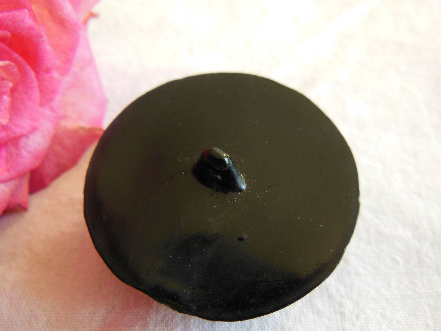 Énorme bouton vintage noir effet tissé 3,8 cm à pied ref 1638
