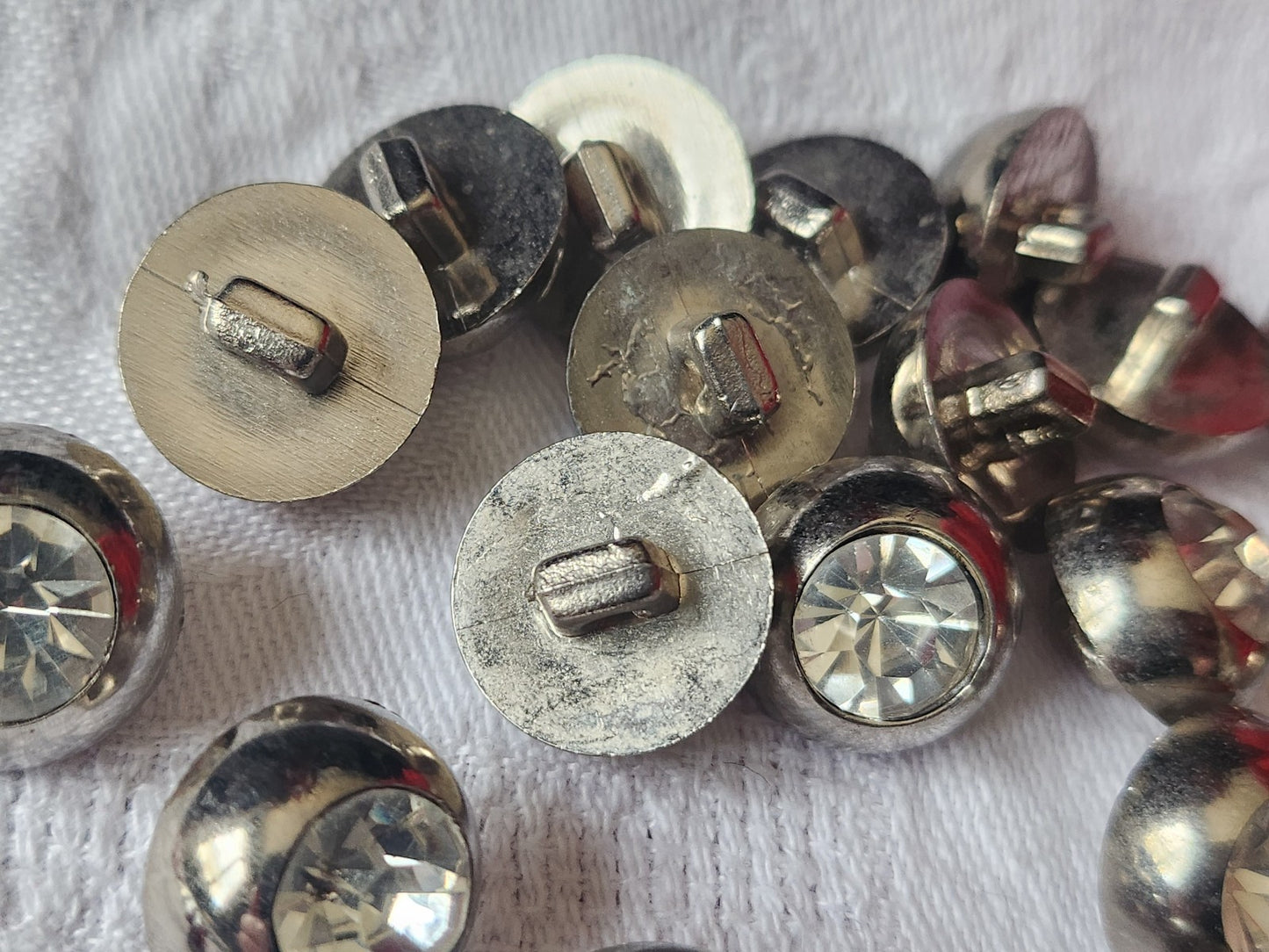 Lot 10 boutons vintage acrylique argenté gros strass en verre 1,4 cm ref 2453
