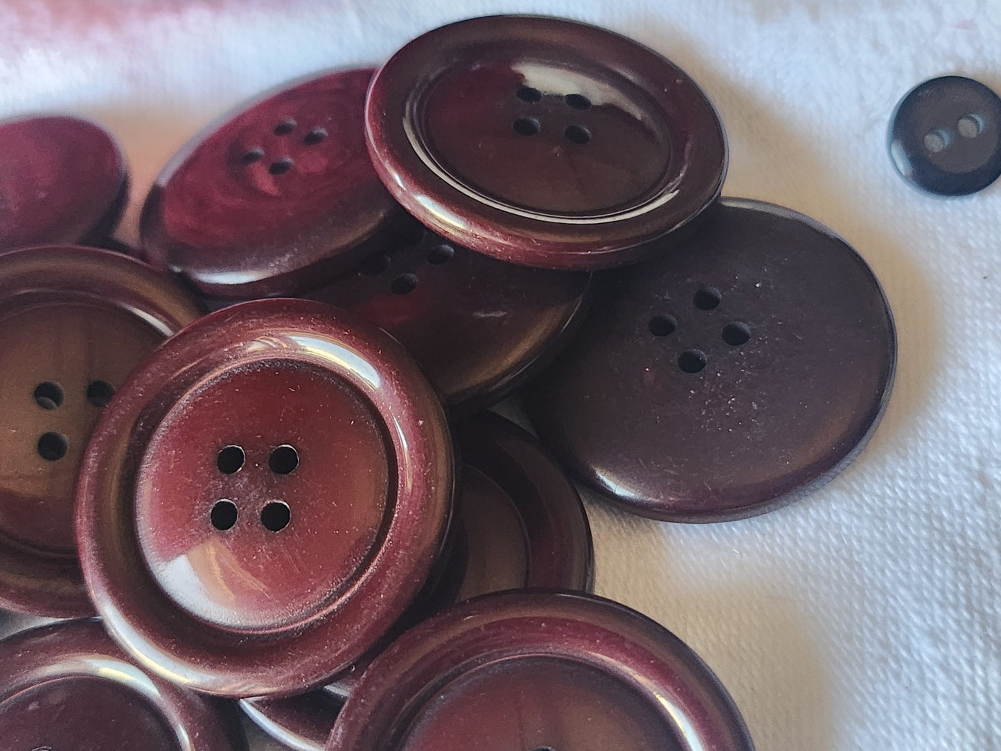 Lot 6 gros boutons vintage marron/lie de vin 2,9 cm trous ref 5422
