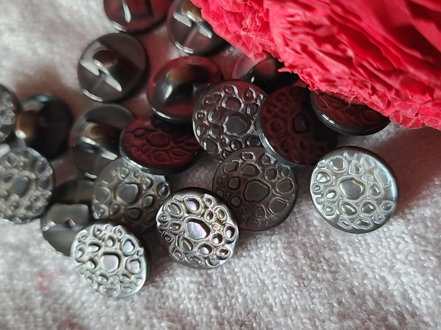 Lot 6 boutons anciens en nacre gris alveole pied 1,1 cm ref 1770