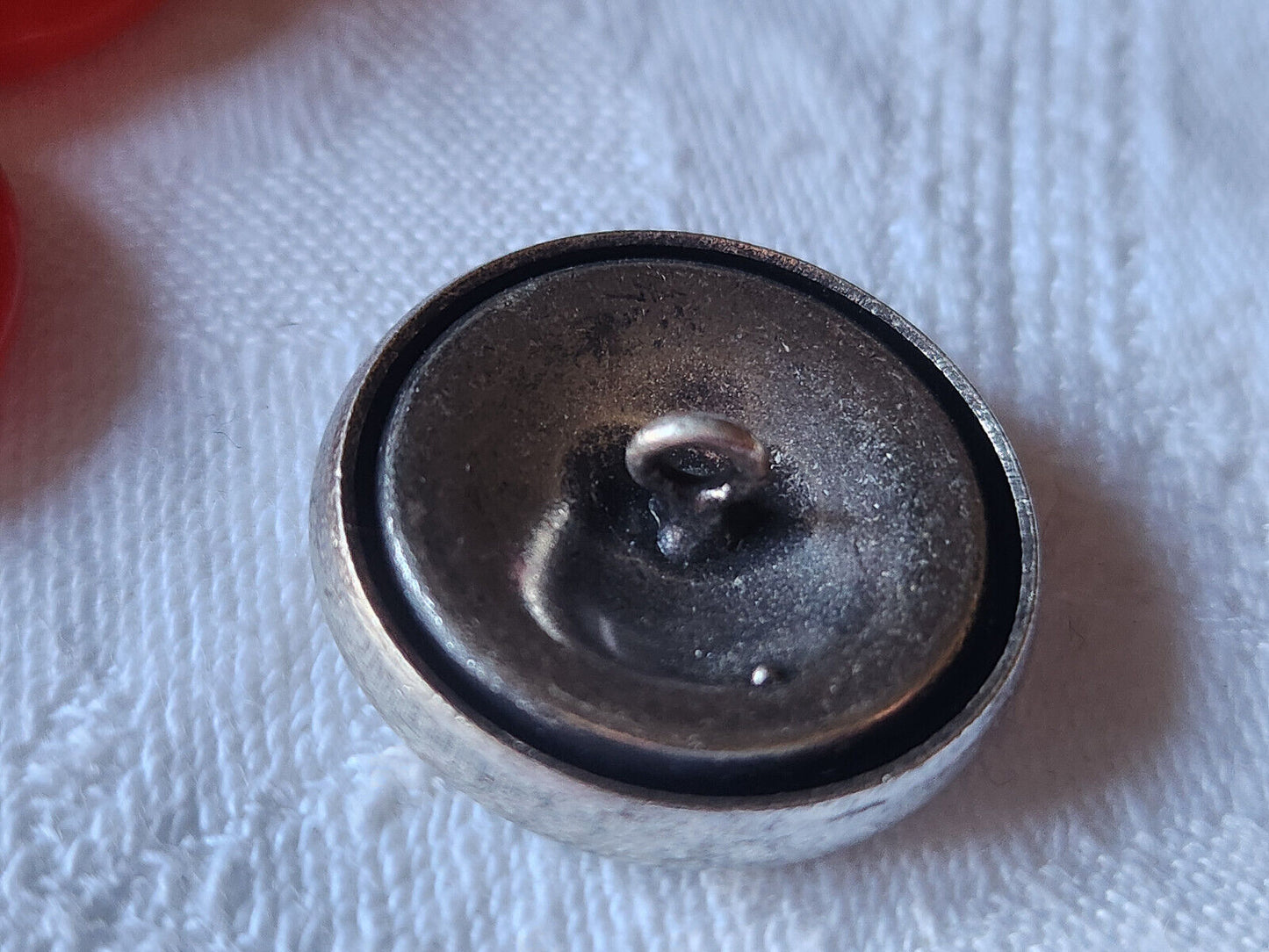 Bouton vintage en métal pied travaillé 2,5 cm lourd D5H