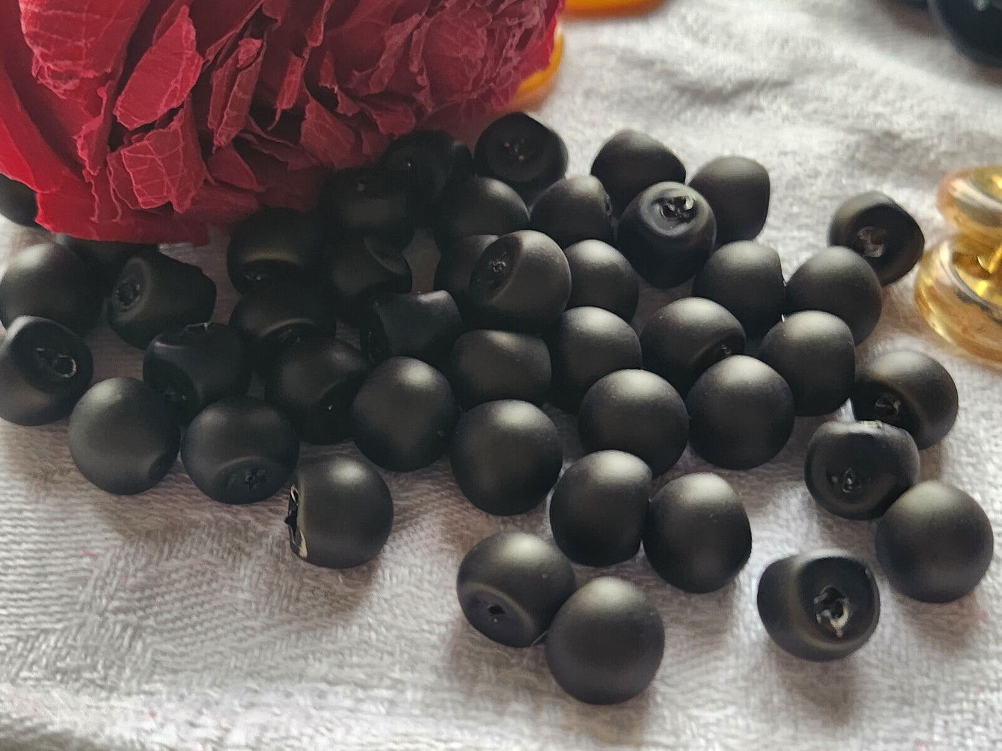 Lot 6 mini boutons anciens en verre noir/gris mat boule 0,9 cm ref 359