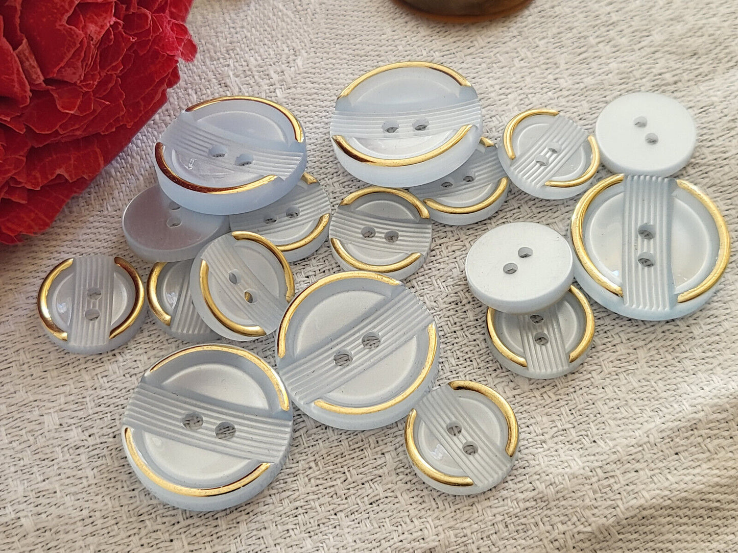 Lot 16 boutons vintage bleu tendre doré 2 diamètre panaché 1,2 et 1,7 ref 2969