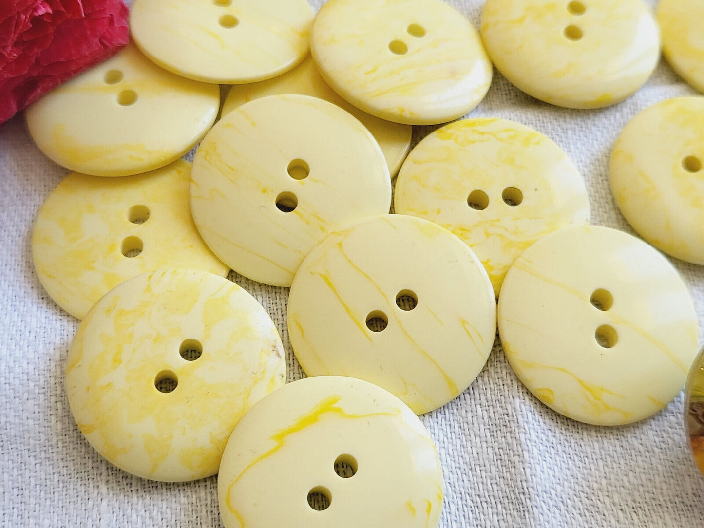 Lot 10 boutons vintage jaune marbré camaïeu diamètre 2,1 cm ref 398