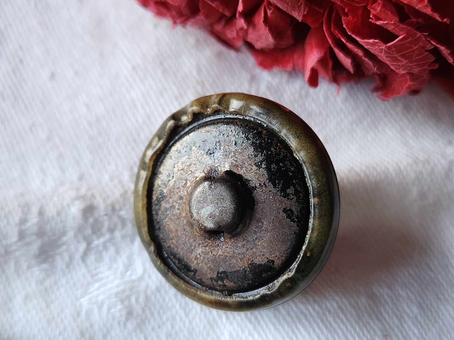 Bouton ancien en celluloïd marron gros haut diamètre: 2,7 cm D10P