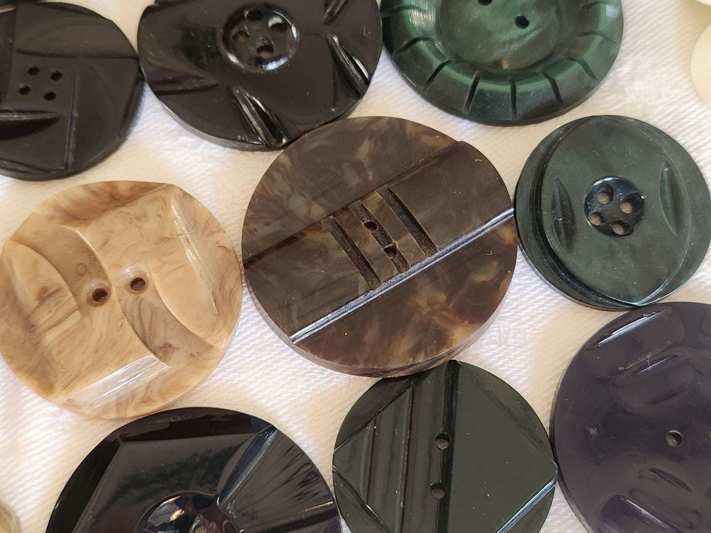 Lot 20 boutons anciens art deco bakelite plastique galalithe 2,7 à 3,5 cm T1