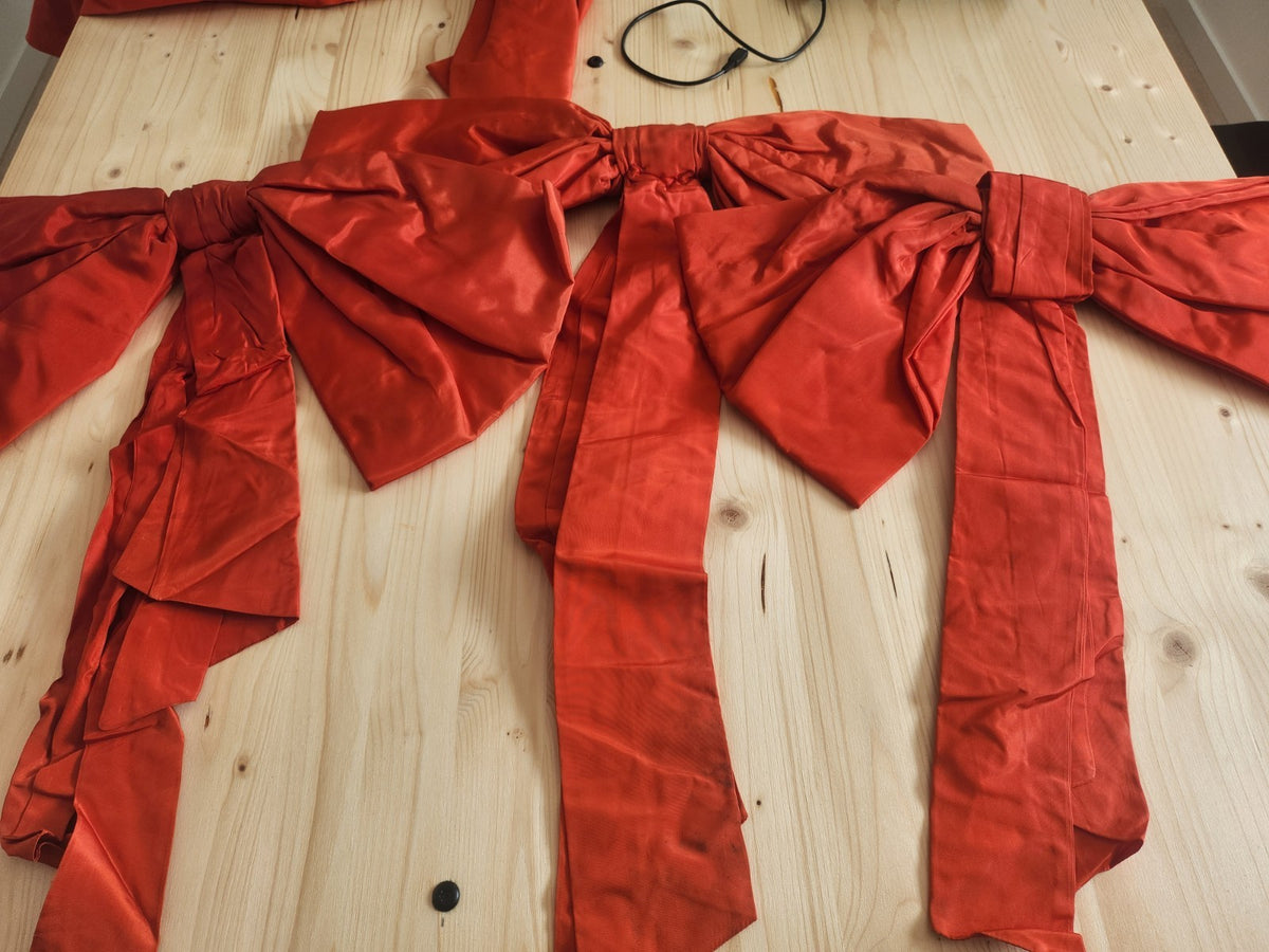 Lot de 12 énormes nœuds anciens déco robe a nettoyer B0