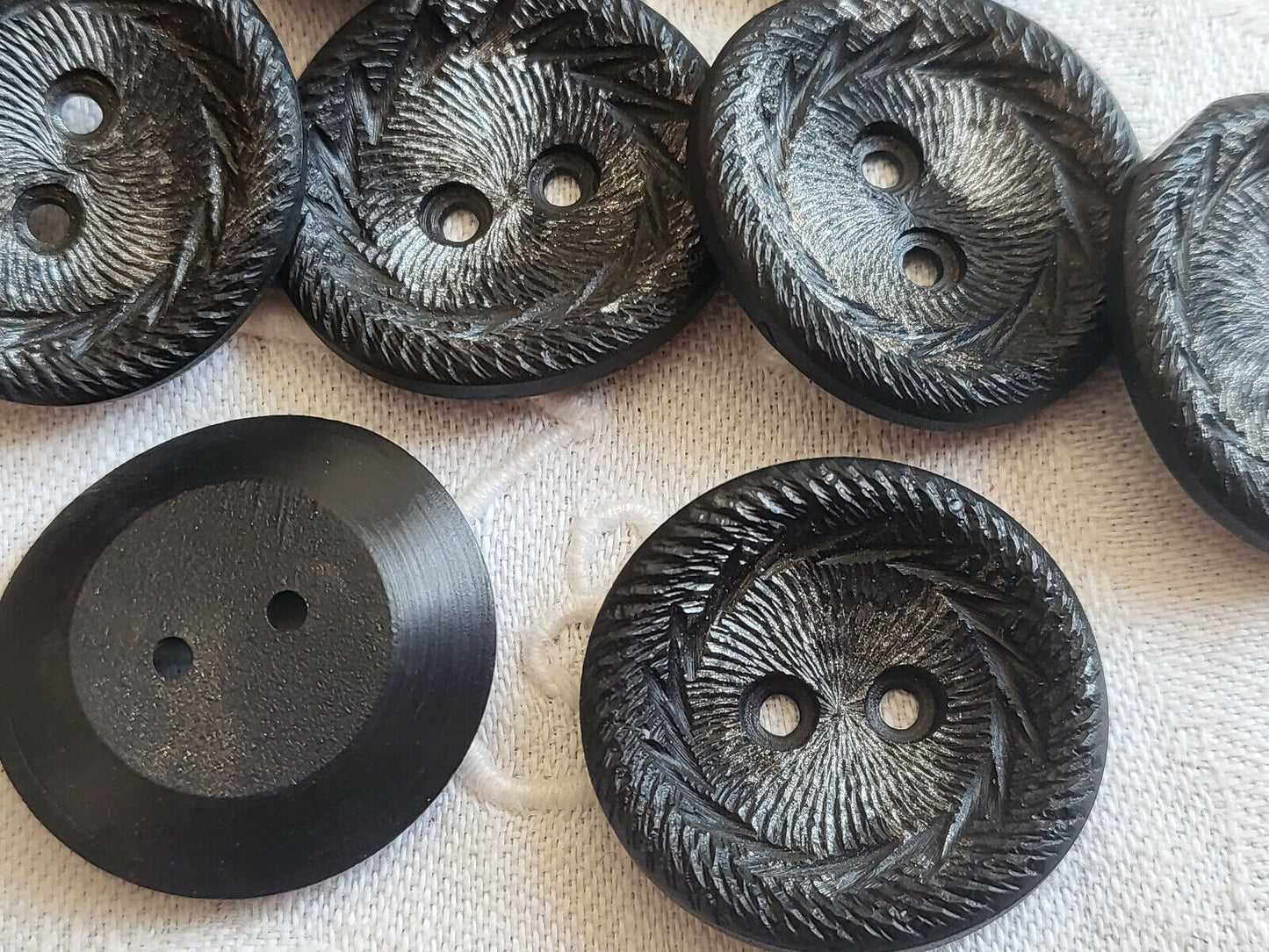 Lot 6 gros boutons vintage noir argenté texturé 2,6 / 2,7 cm ref 5595
