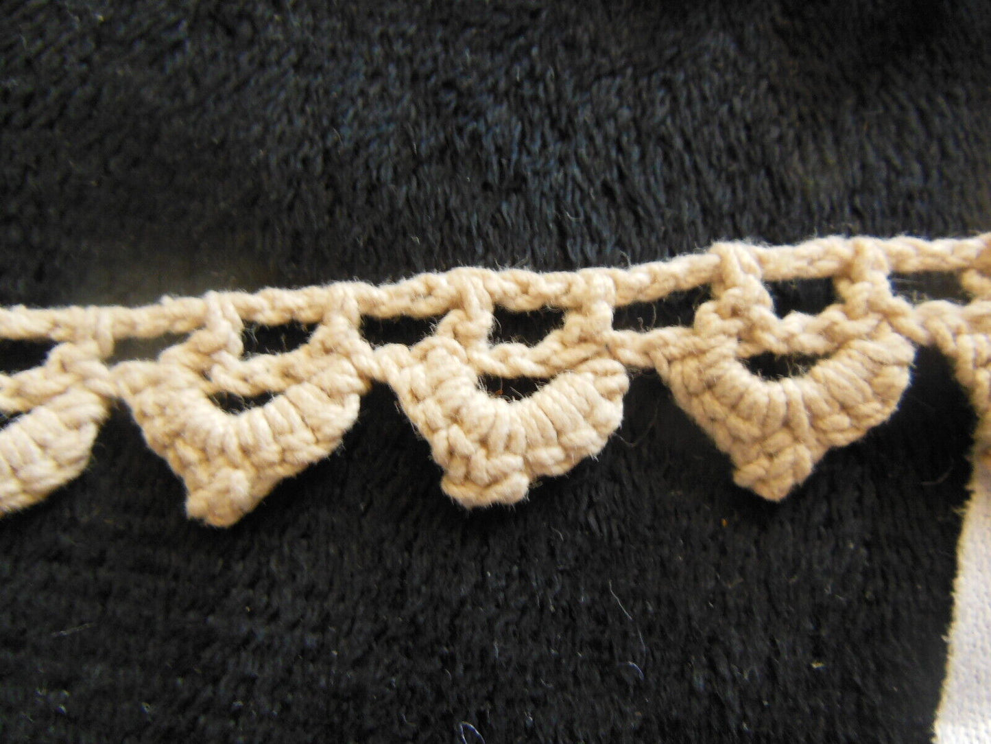 Dentelle ancienne rustique 92 cm sur 2 cm T1-50