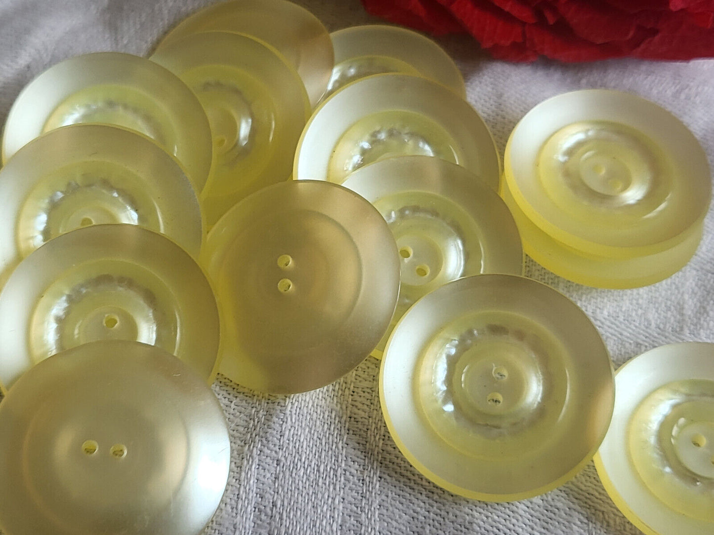 Lot 7 gros boutons vintage jaune lumineux 2,6 cm ancien ref 295