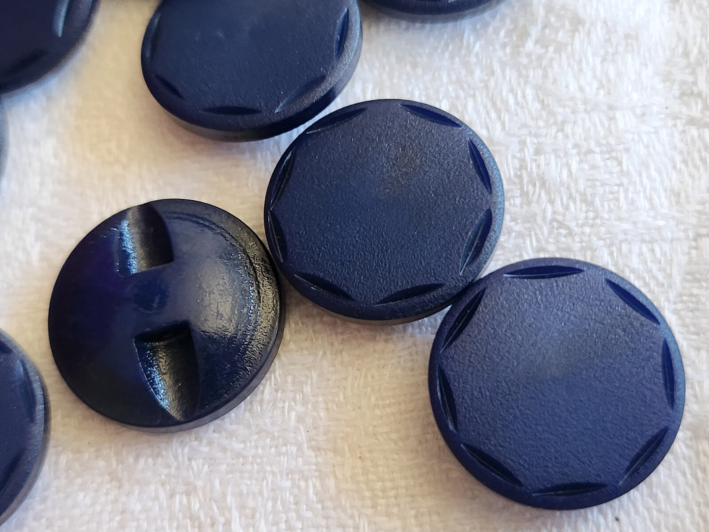 Lot 10 boutons vintage bleu travaillé à pied texturé diamètre 1,8 cm ref 5022