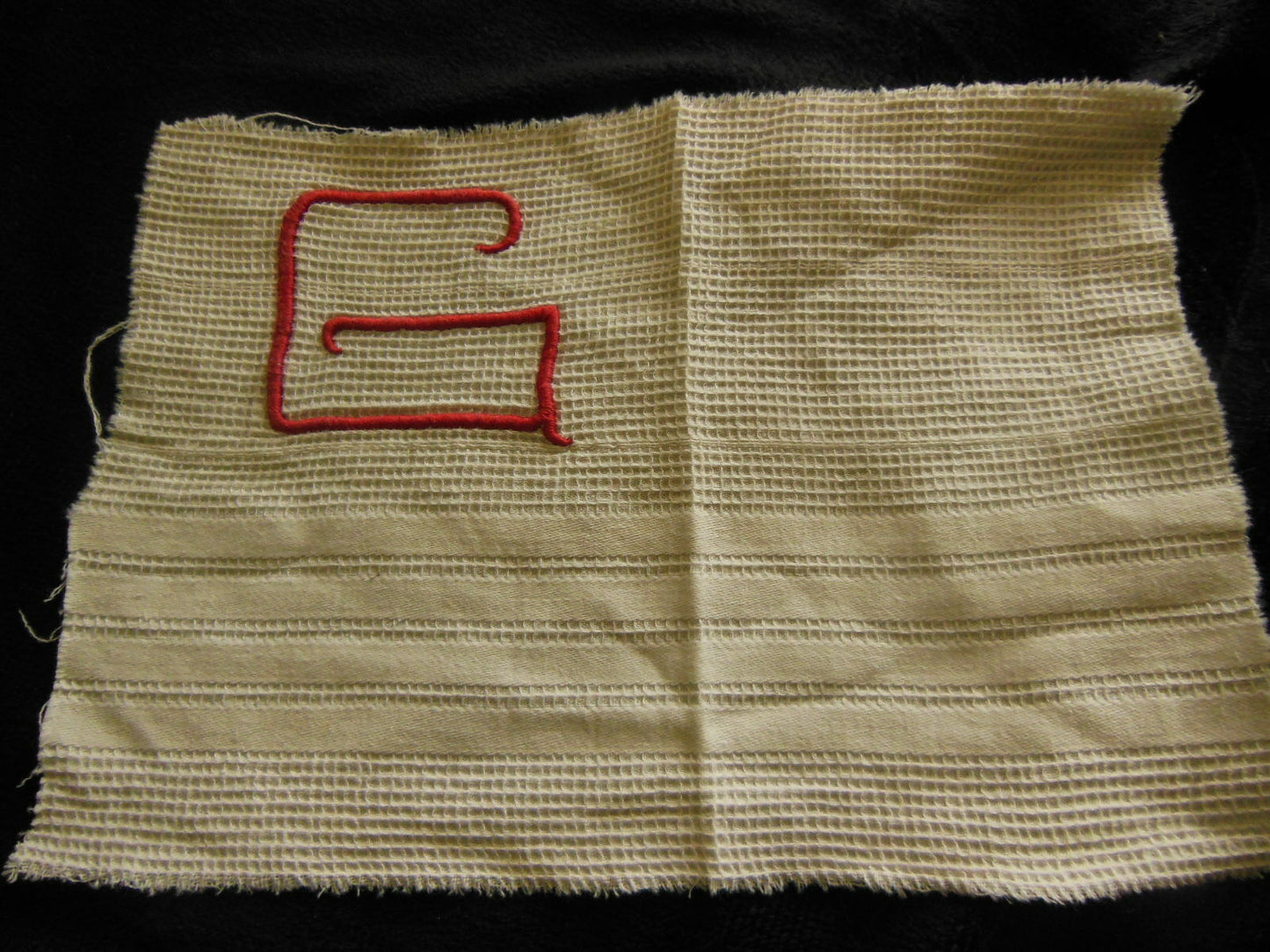 Monogramme ancien G rouge création patchwork couture récup 7 cm T3-2