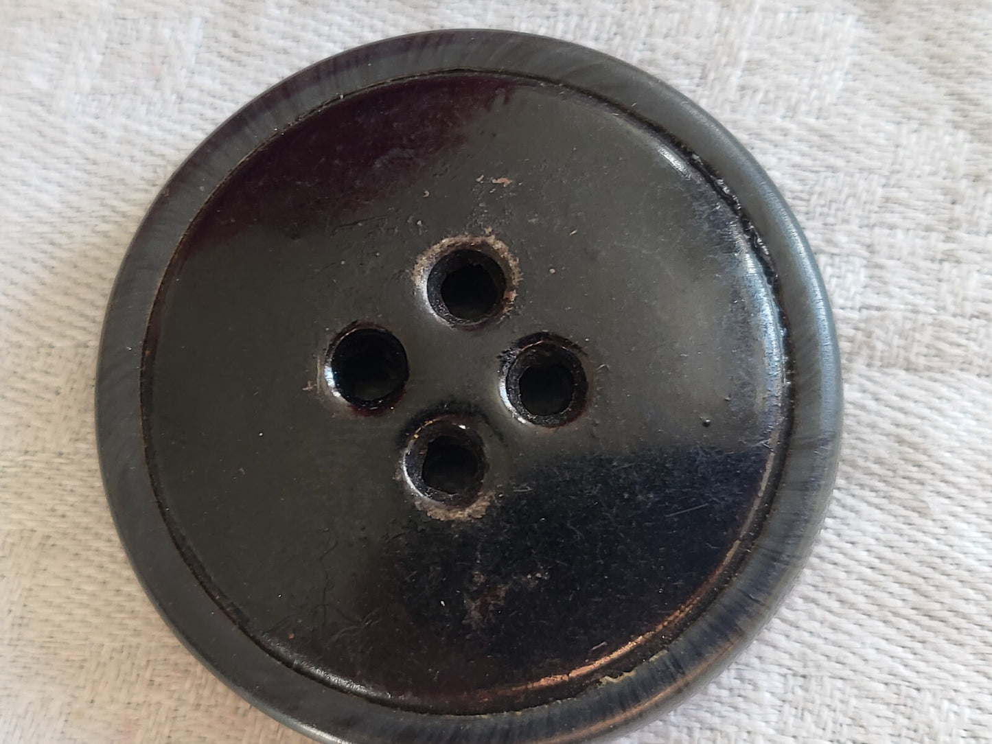 Gros bouton ancien en celluloïd monture métal 4 cm couleur collection G19H